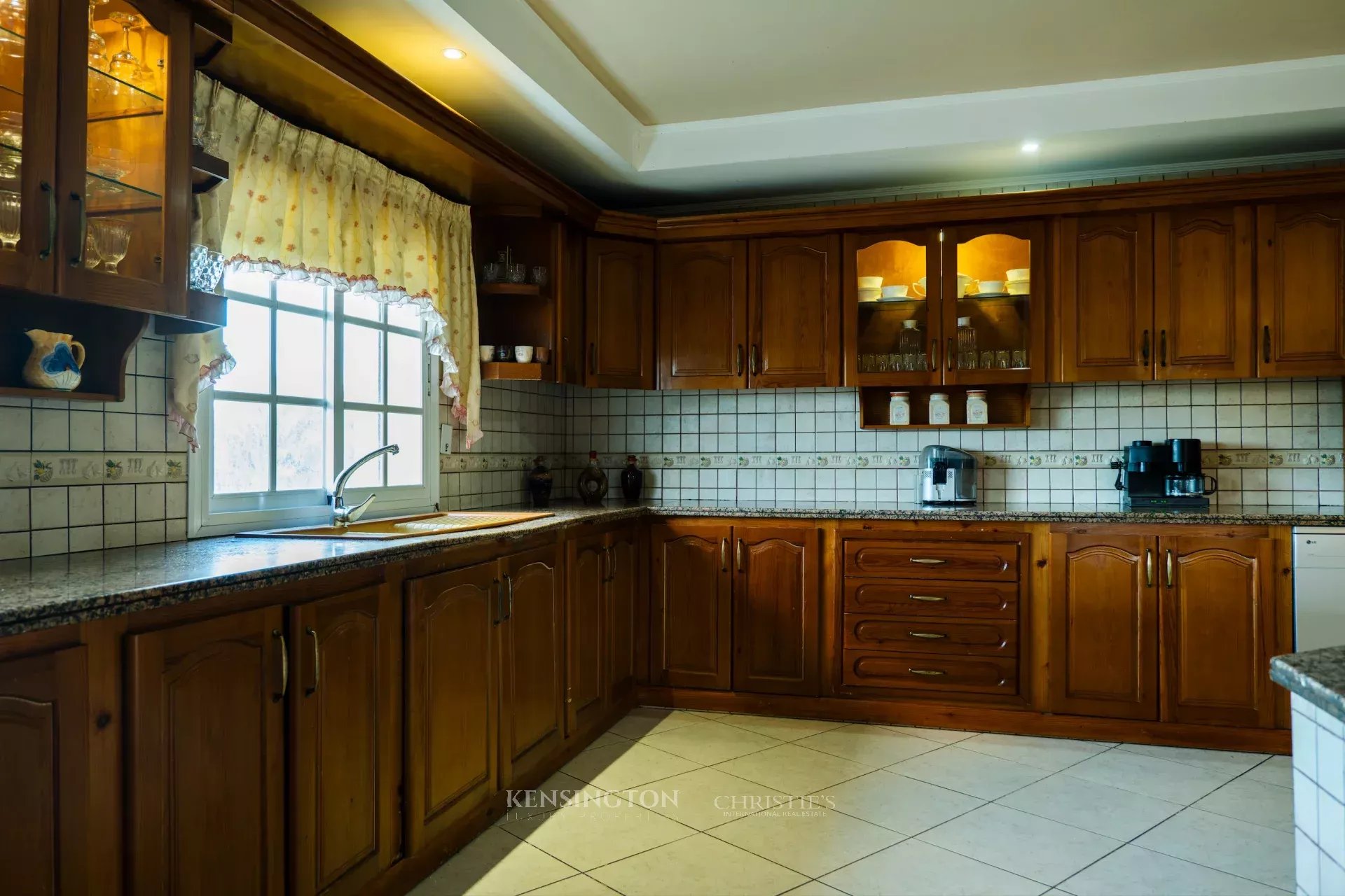 5 Bedroom Villa/Townhouse's Image 18
