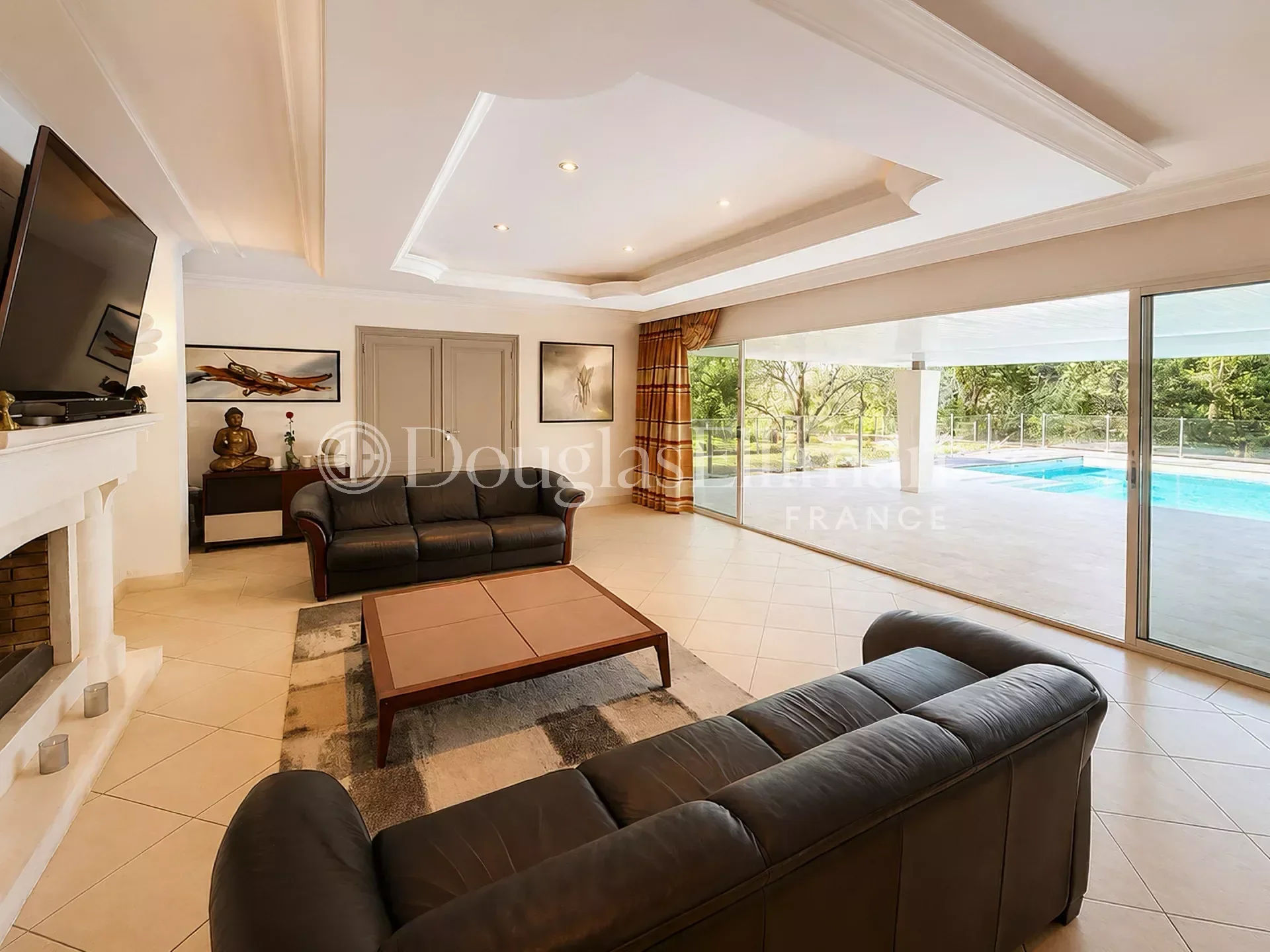 BORDEAUX – LE TAILLAN propriété familiale avec un parc de 1,37 ha, piscine et garage - Image nᵒ3