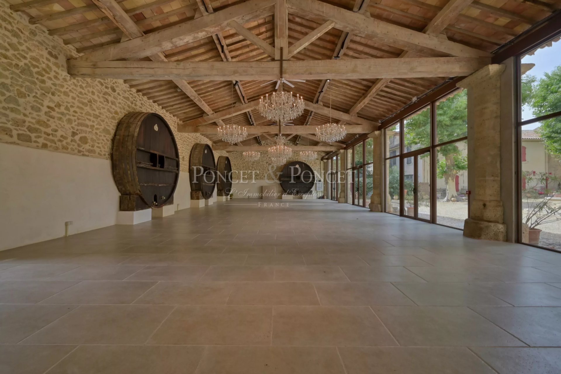 10 Bedroom Vineyard's Image 4