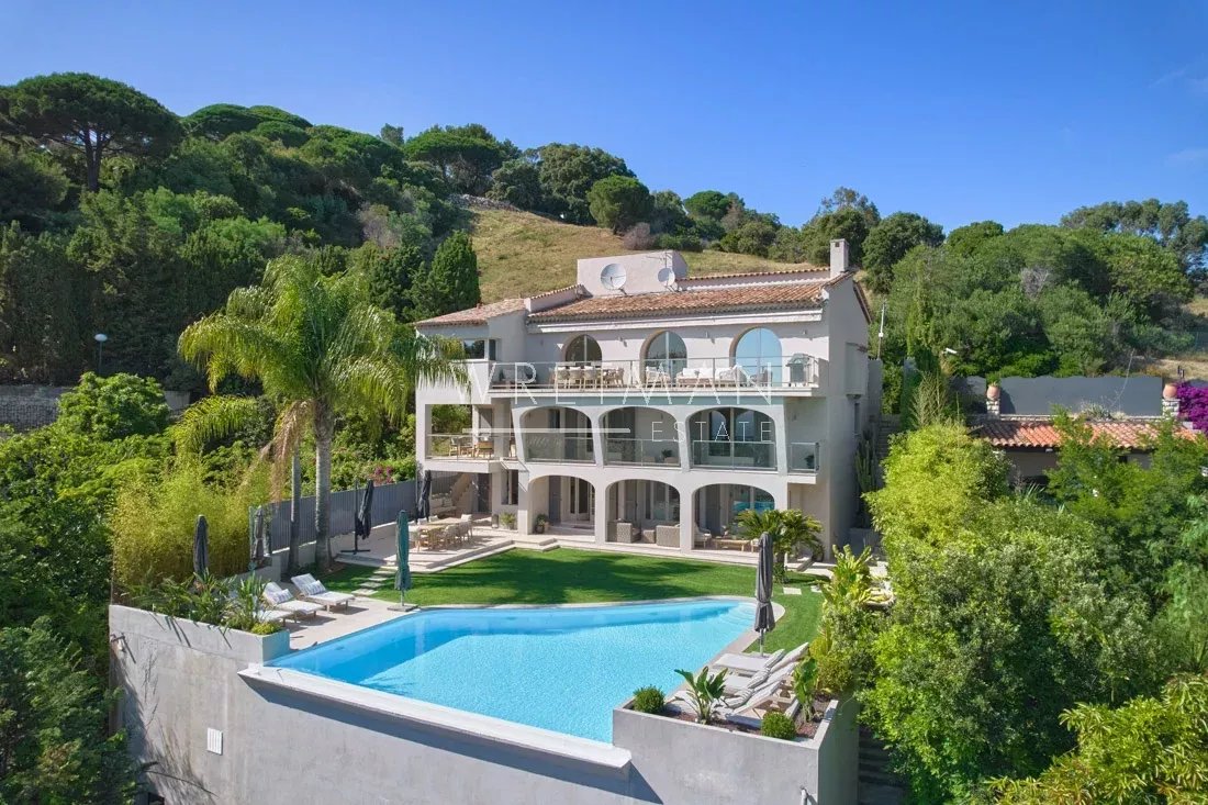 Magnifique villa entièrement rénovée avec imprenable vue mer et piscine à débordement - Cannes Californie