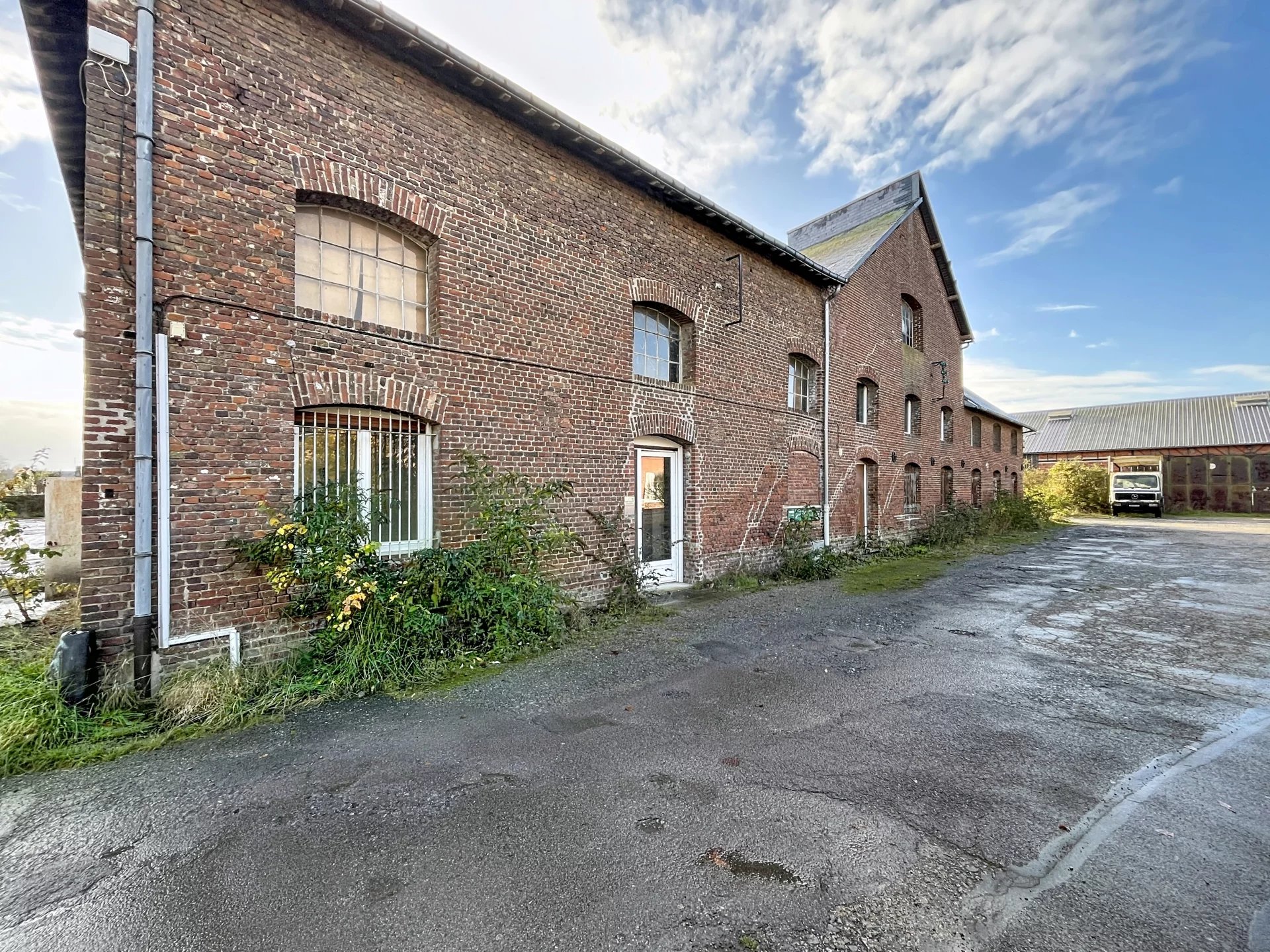 Entrepôt et bureaux 335 m² Aulnois sous Laon
