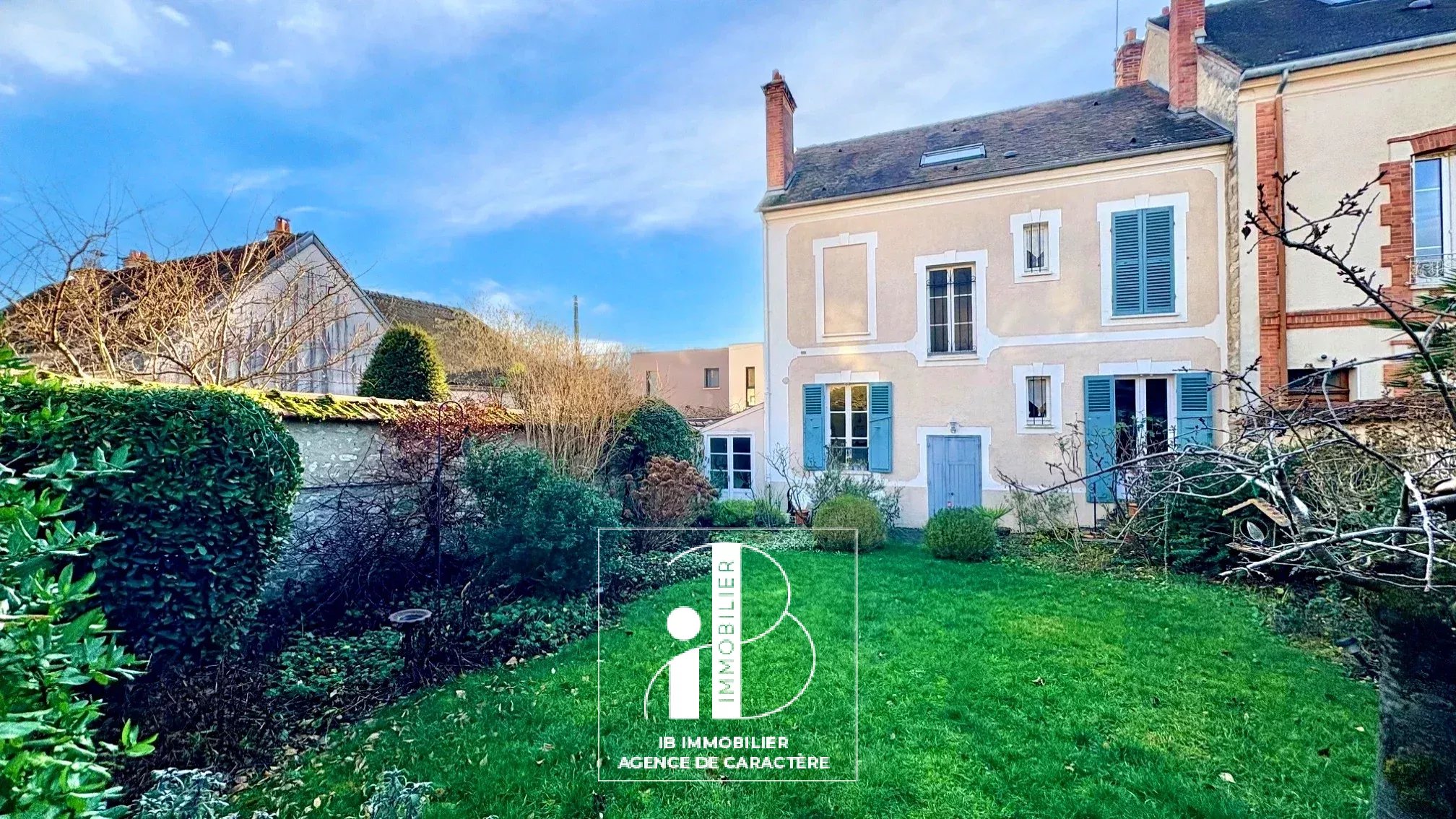 FONTAINEBLEAU – MAISON DE CARACTÈRE DE 7 PIÈCES AVEC JARDIN
