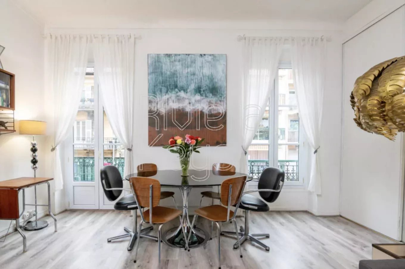 NICE - PORT: Stunning 2-bedroom apartment with balcony and high ceilings