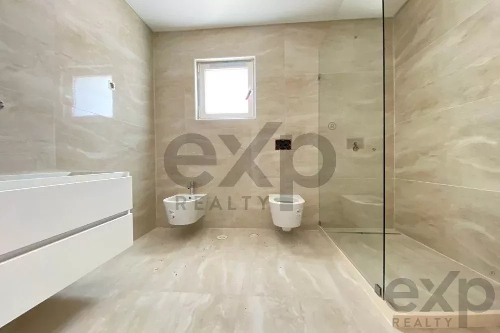 T2 with two terraces of 48 m² and 10 m², laundry, CE: A+, just 900 meters from Ericeira town center and the beach. 85948547 image 5