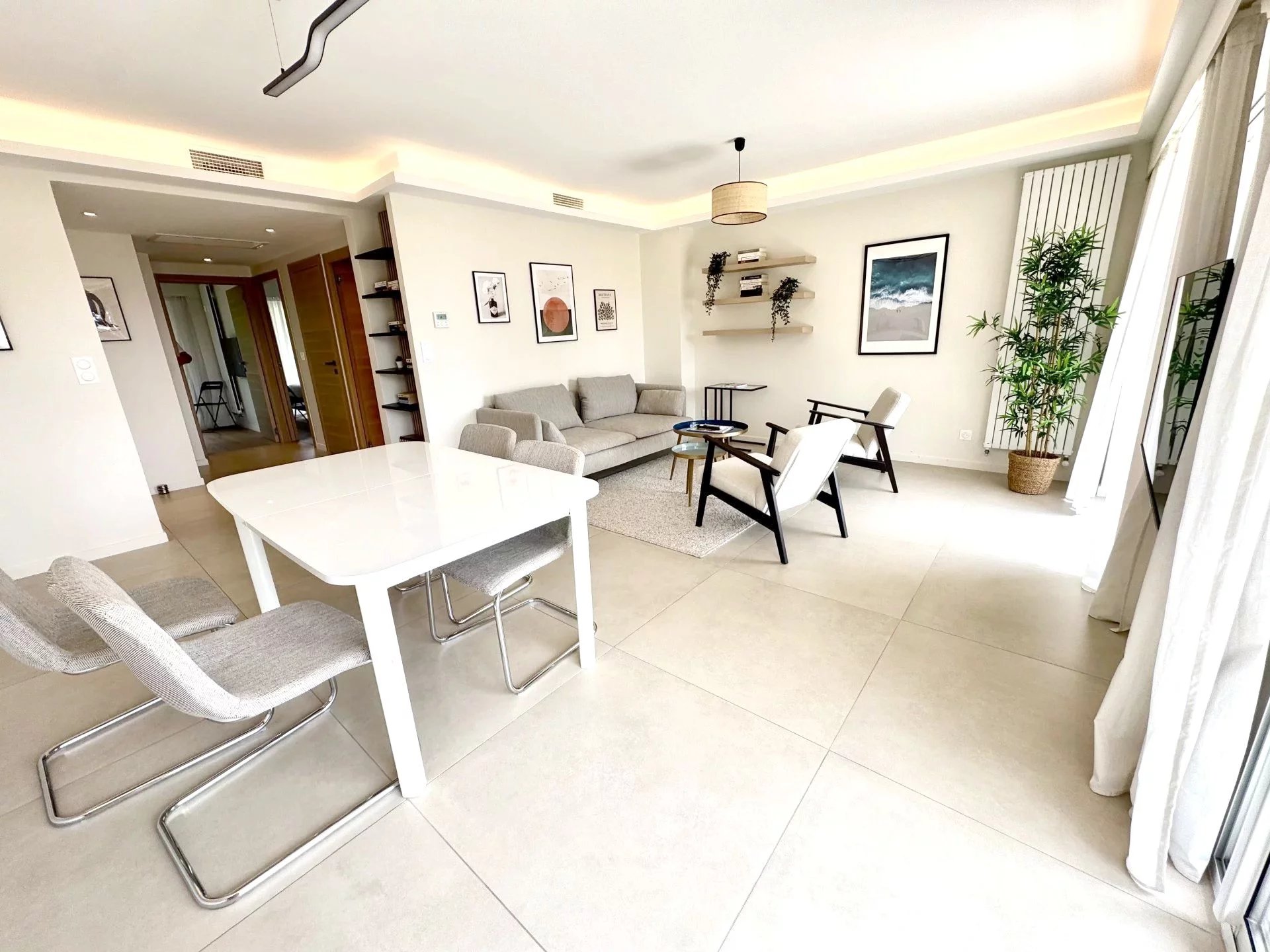  Cannes Appartement 3 pièces centre-ville et plages à pied.