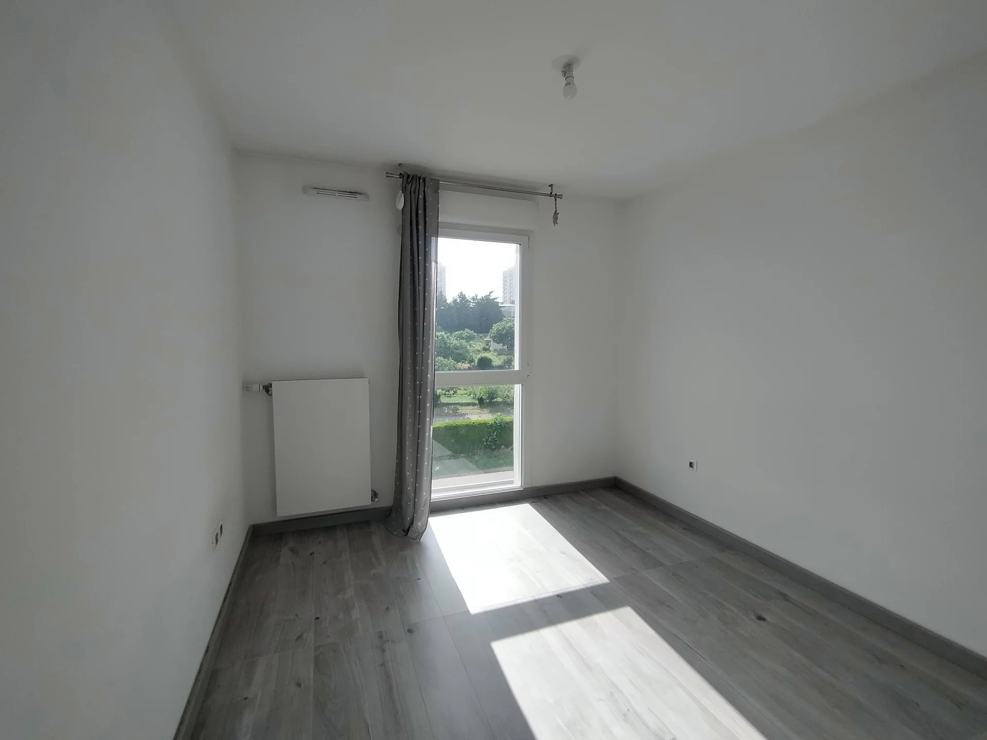 85858898 Location Vénissieux