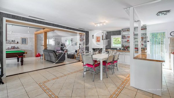 Single-storey villa with swimming pool on 5,000 m² of land — photo 4