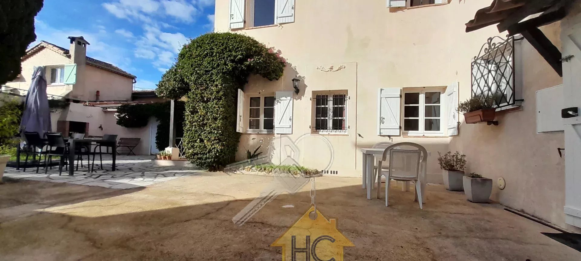 Sale House Cannes-la-Bocca Centre Ville