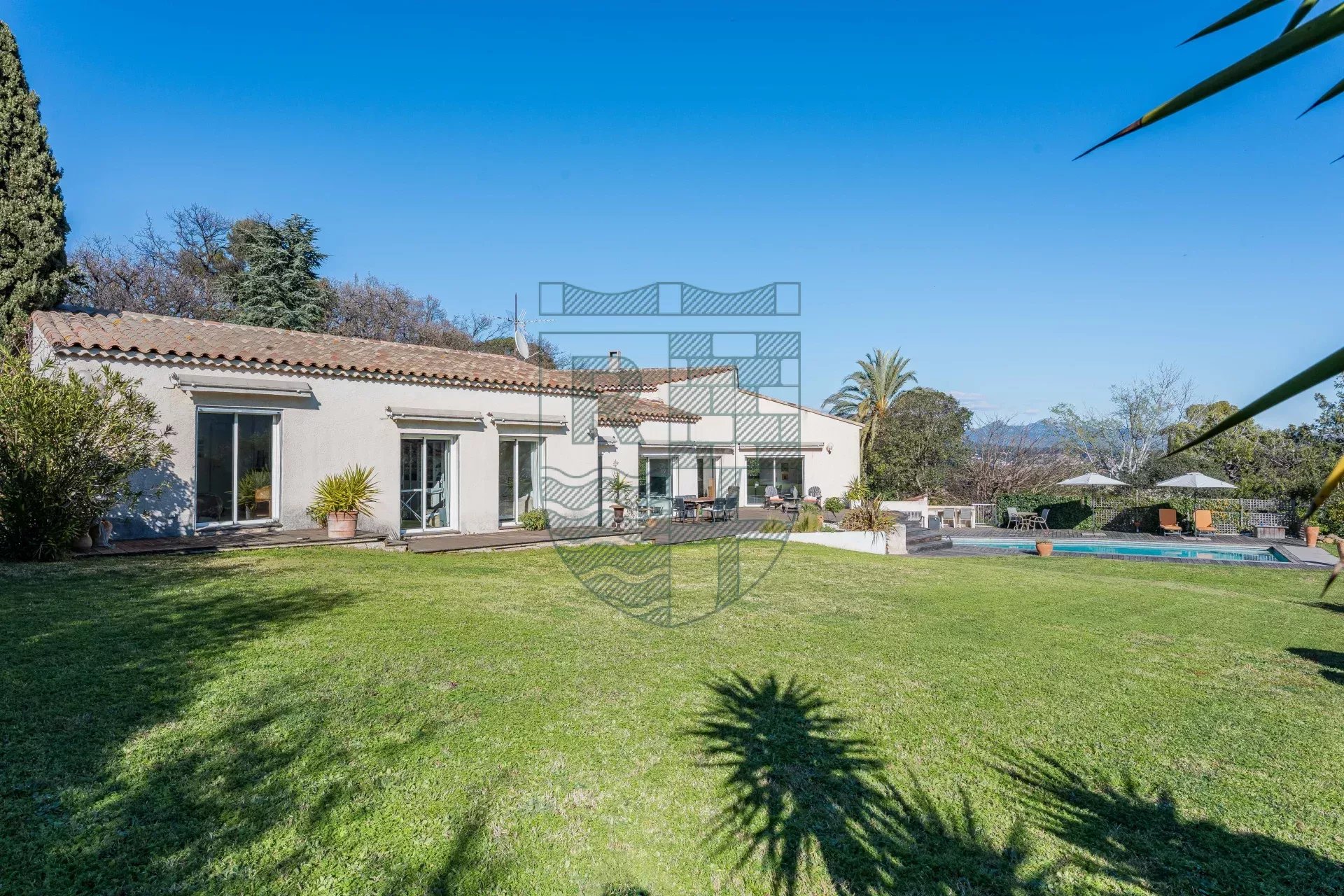 MARSEILLE 12ÈME – VILLA AVEC PISCINE ET TENNIS