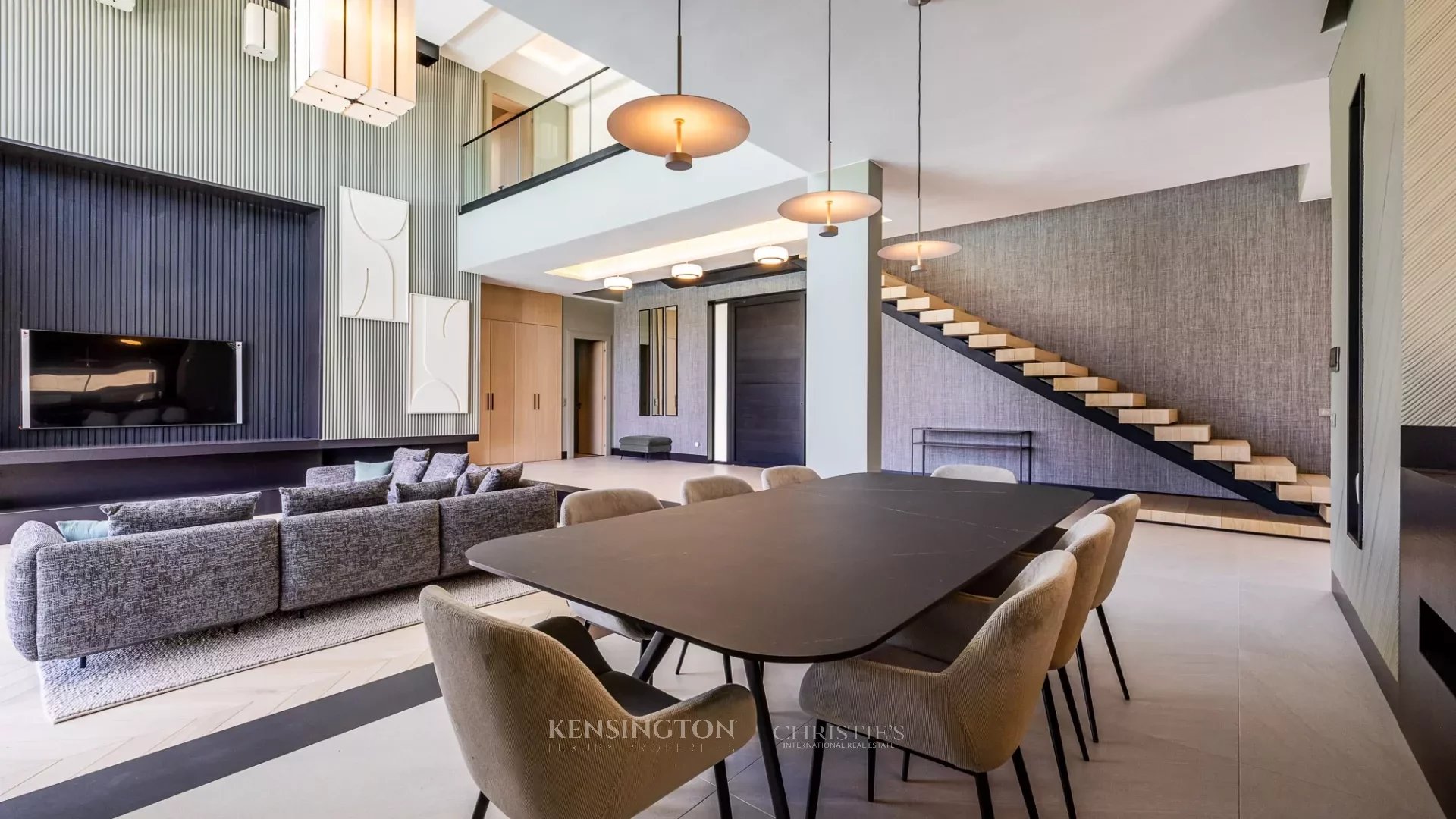 4 Bedroom Villa/Townhouse's Image 3