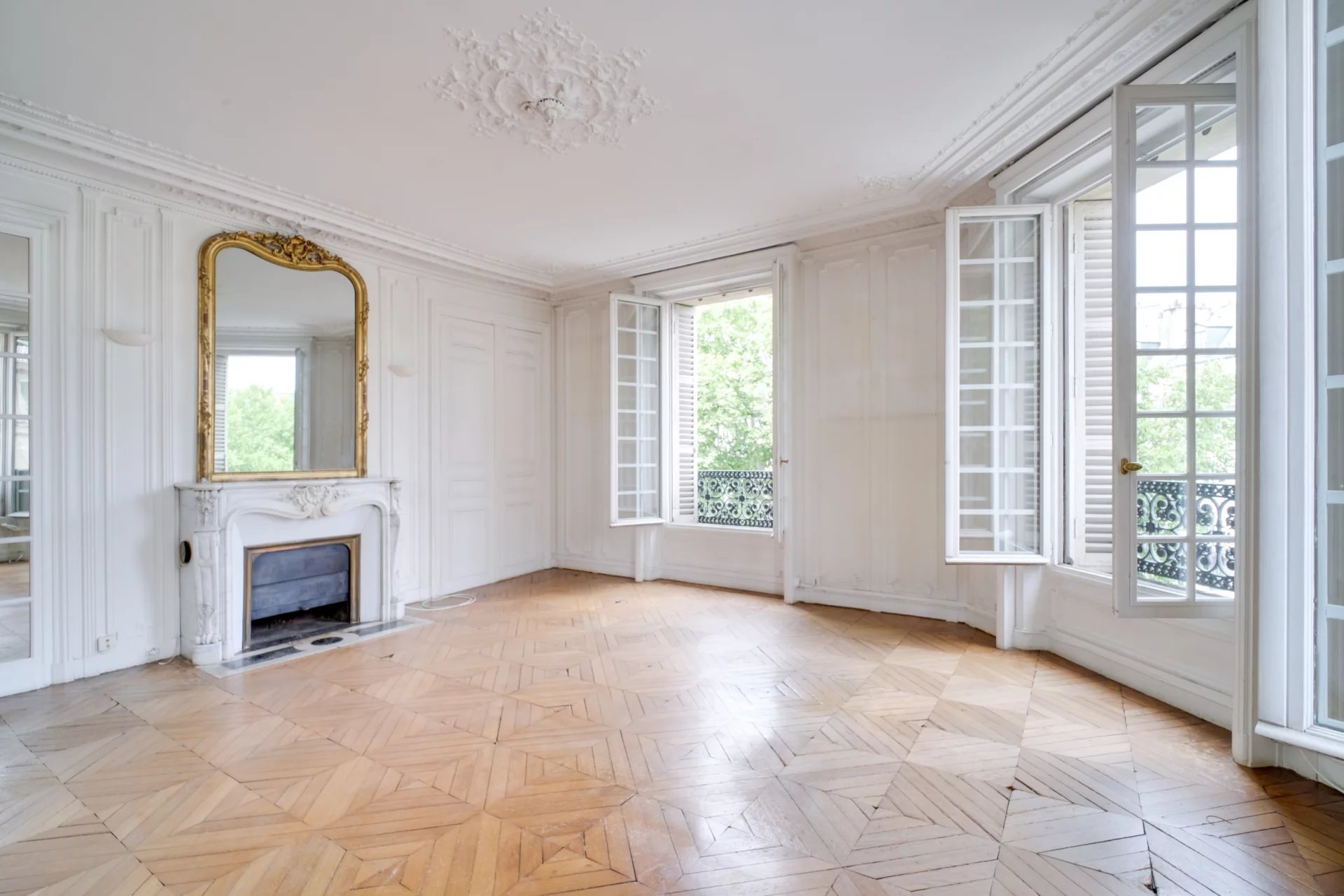Cluny - Sorbonne. Sectorisation Henri IV! Appartement familial et de réception d'angle de 157m². Etage élevé.