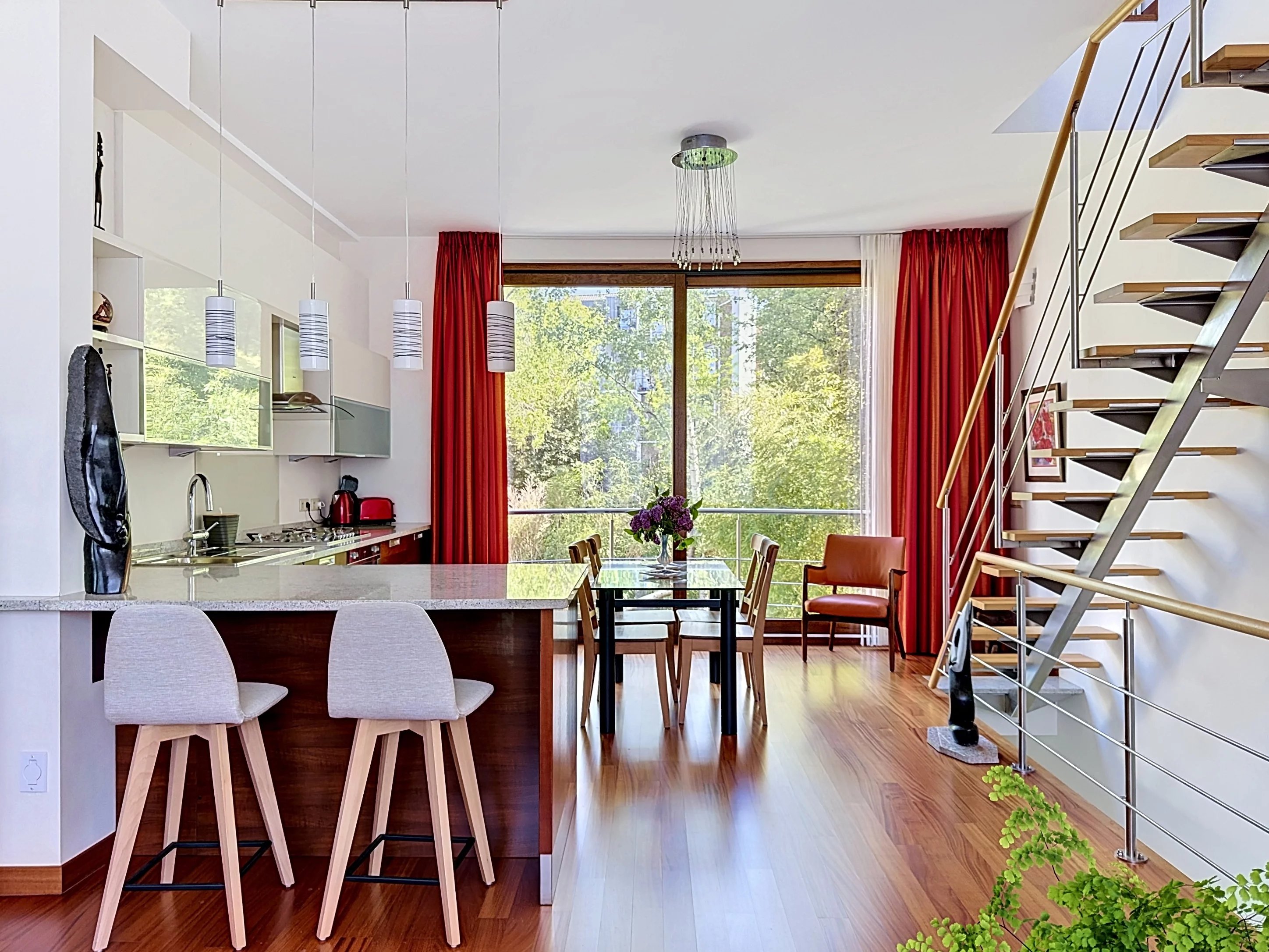 Square Plasky - Maison meublée 1 chambre avec jardin, terrasses et garage