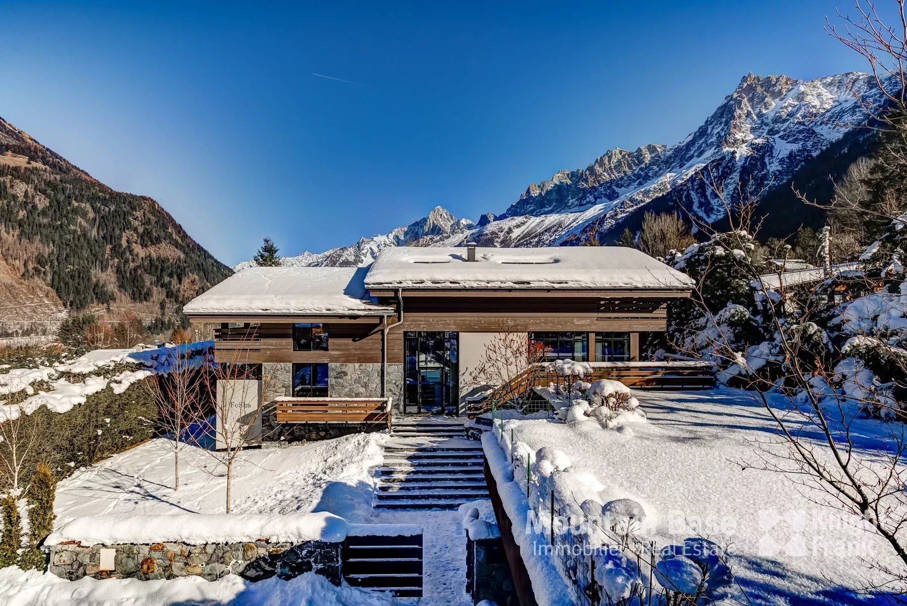 Photo of Beautifully designed, contemporary 4/5 bedroom chalet in a quiet area of Les Houches