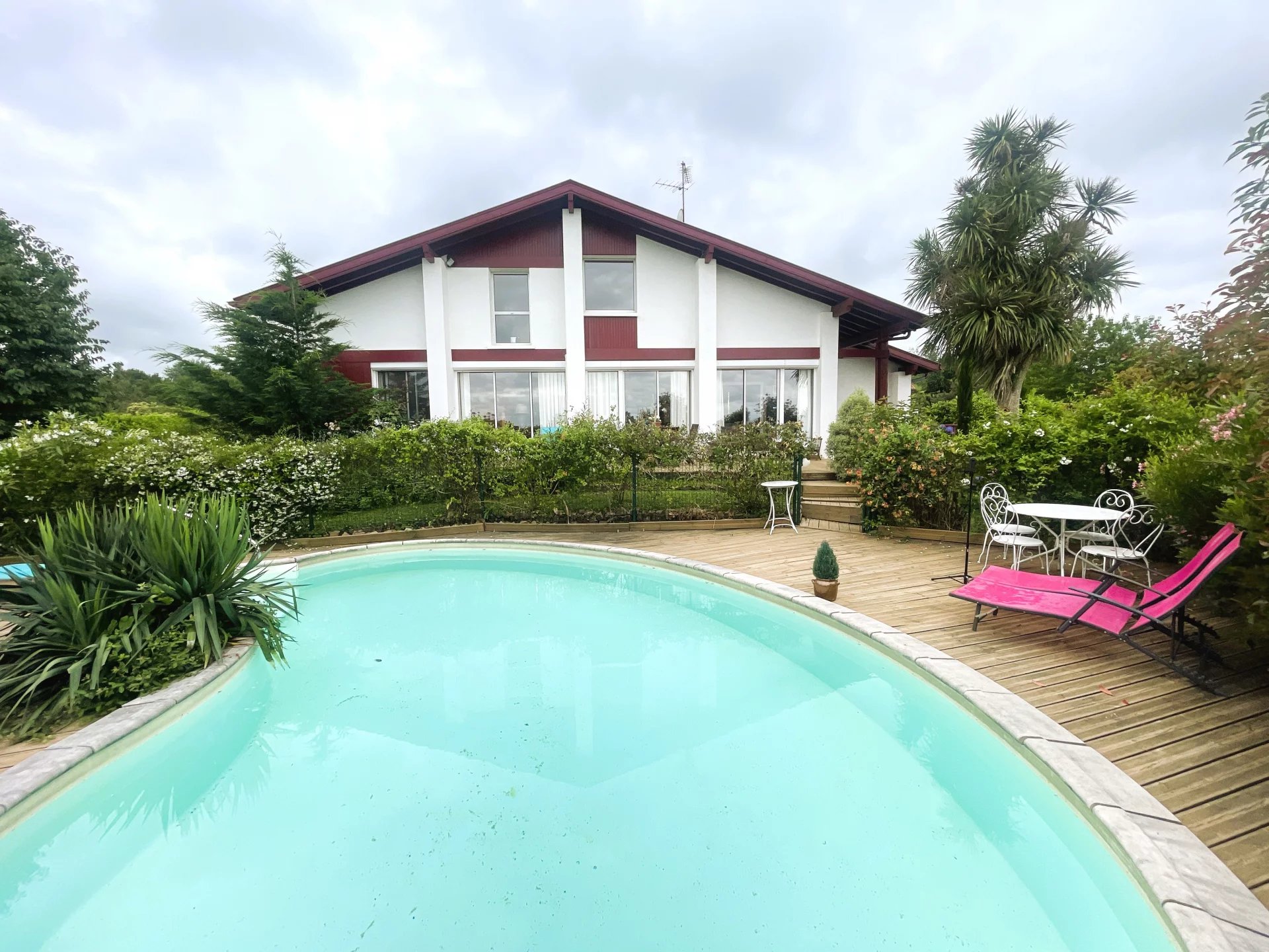 Maison indépendante  avec piscine et vue dégagée