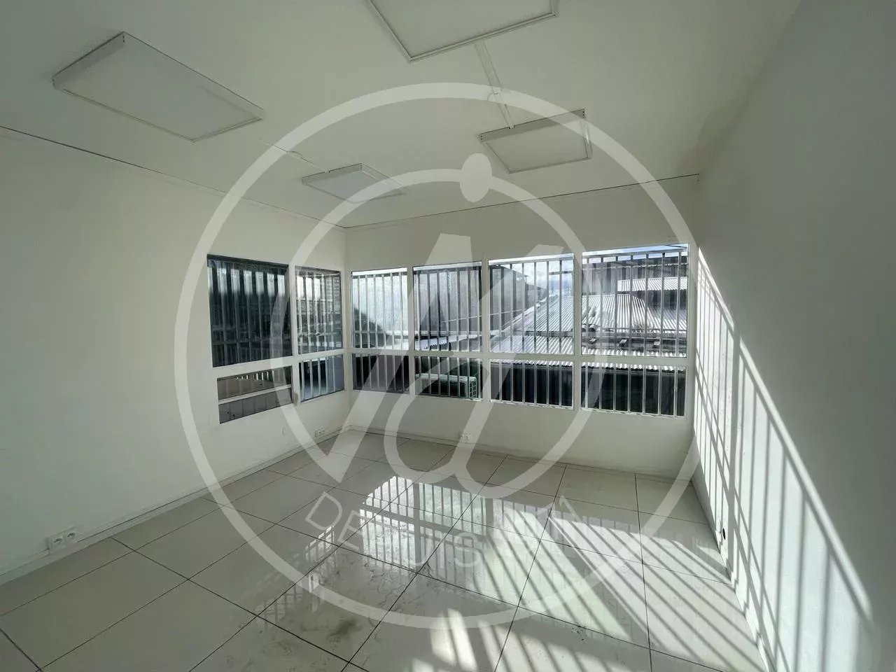 À louer : Local commercial à louer 990 € HT/mois