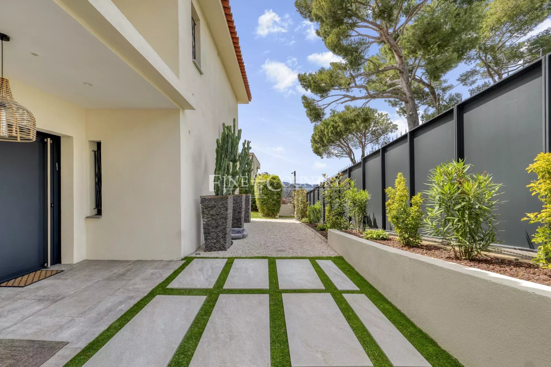 Photo of Villa for sale in Le Cannet  with sea view