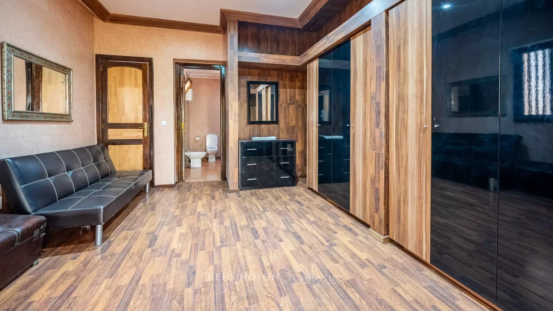 8 Bedroom Villa/Townhouse's Image 22