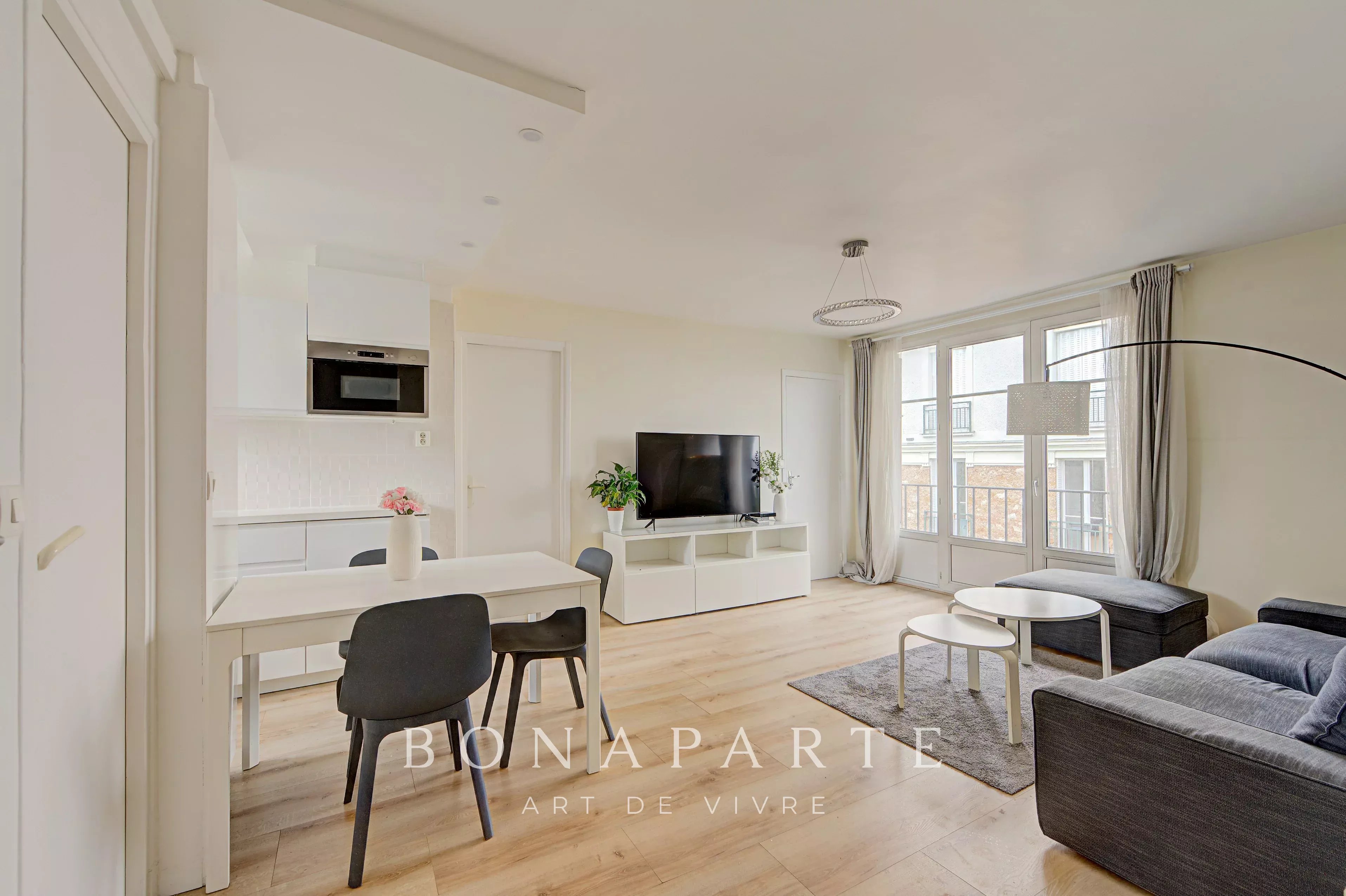 ULTRA CENTRE DE SAINT-CLOUD - APPARTEMENT RÉNOVÉ AU DERNIER ÉTAGE