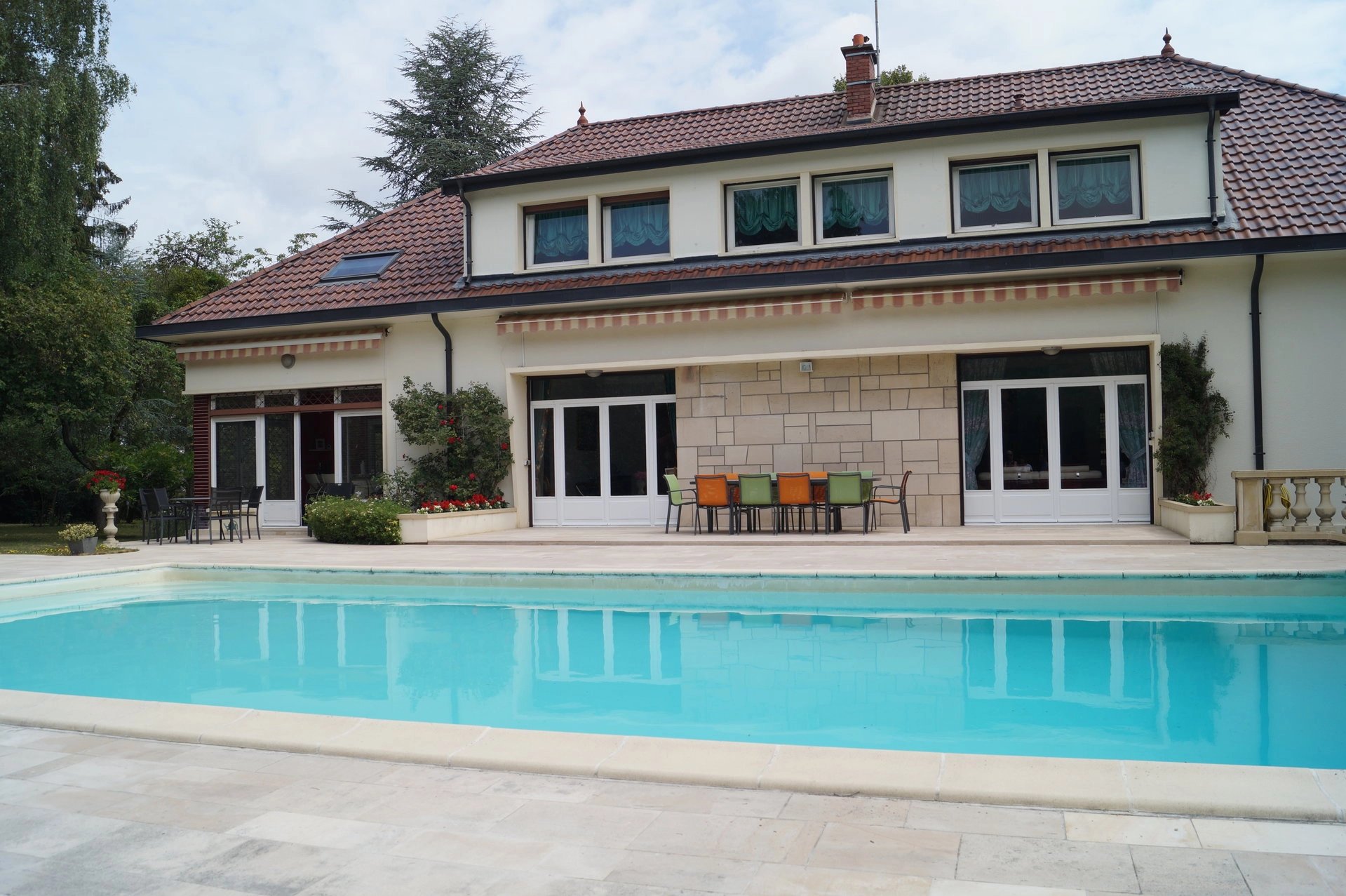 DEMEURE AVEC PROPRIÉTÉ HOMECOURT