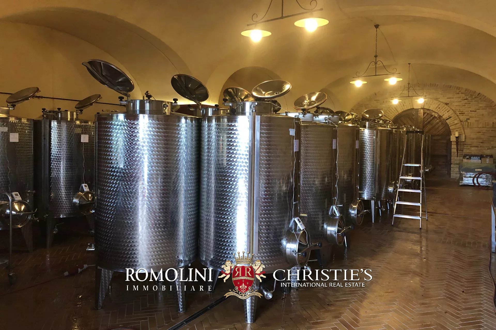 13 Bedroom Vineyard's Image 29