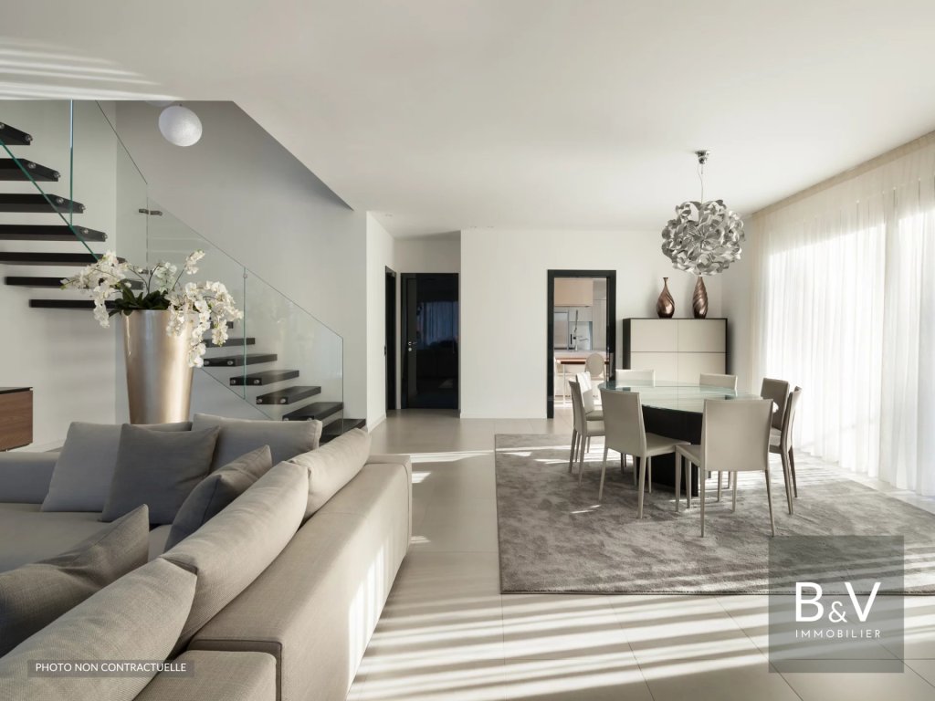 Apartment for sale in Antibes — 111 m² 3-room luxury apartment