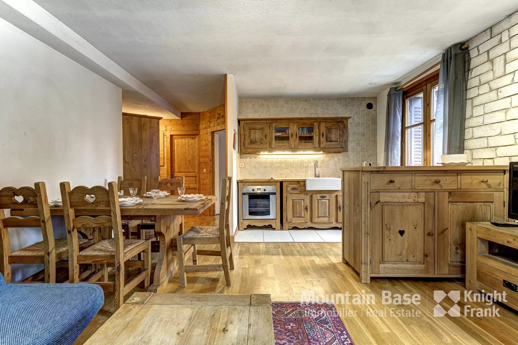 Pleasantly sized central 2 bedroom apartment Accommodation in Chamonix