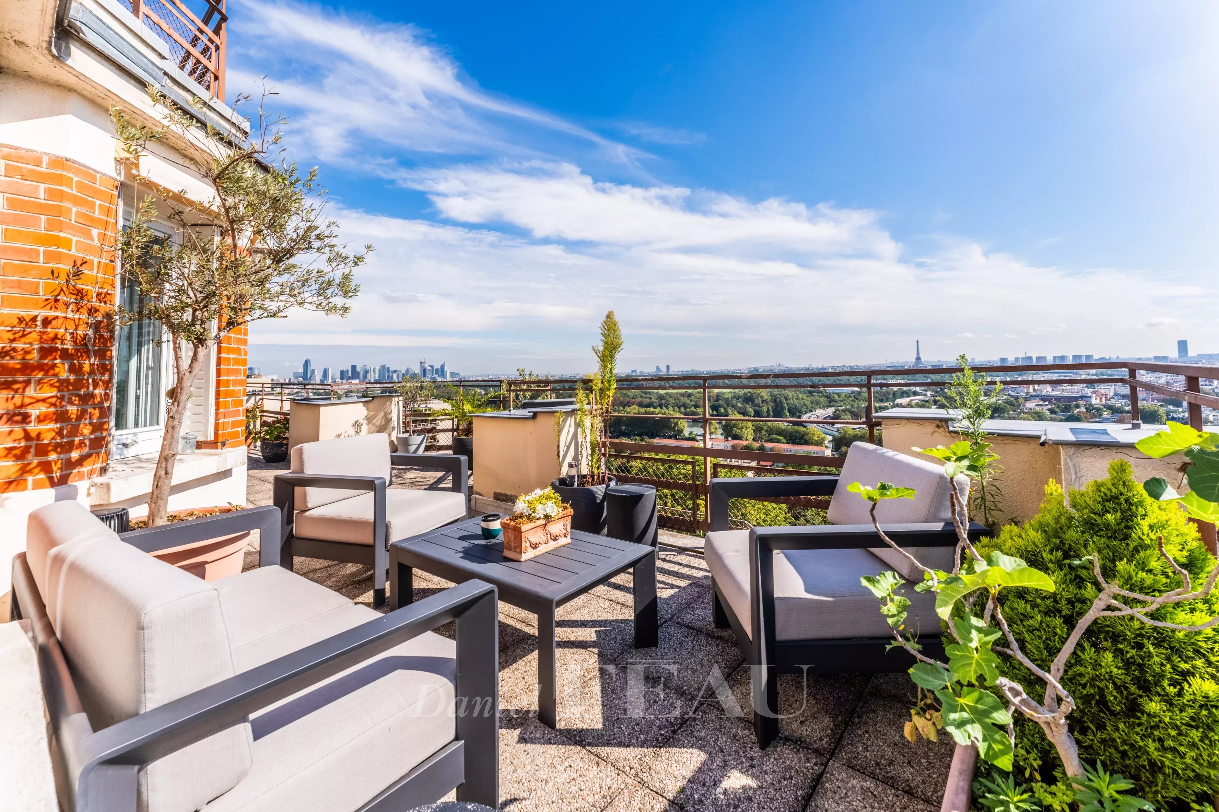 Saint-Cloud  -  A 4-bed apartment with a terrace