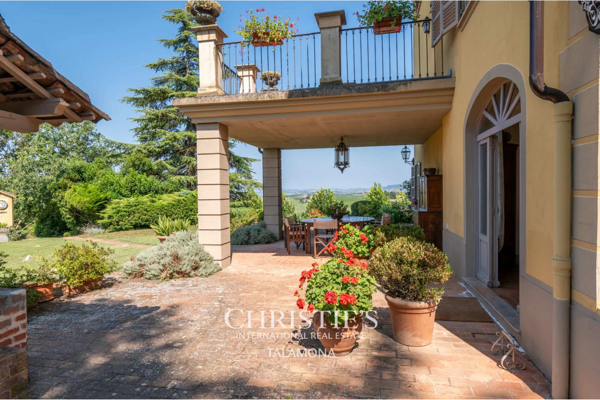 10 Bedroom Villa/Townhouse's Image 23