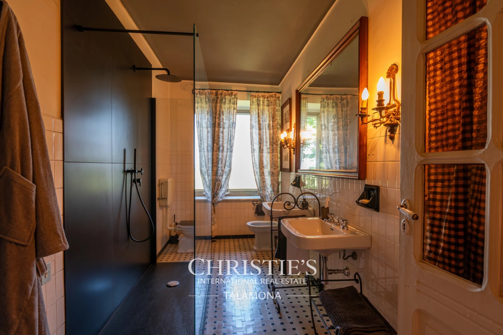 10 Bedroom Villa/Townhouse's Image 58