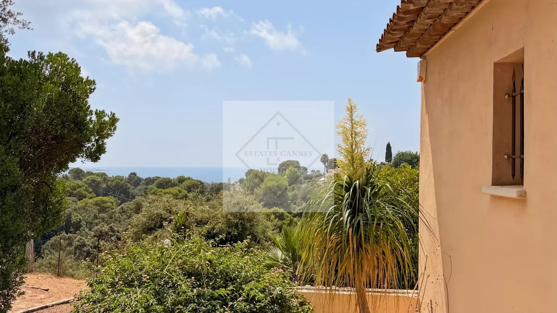 À VENDRE – VILLA DE CHARME VUE MER À ANTIBES, CALME ABSOLU — photo 28