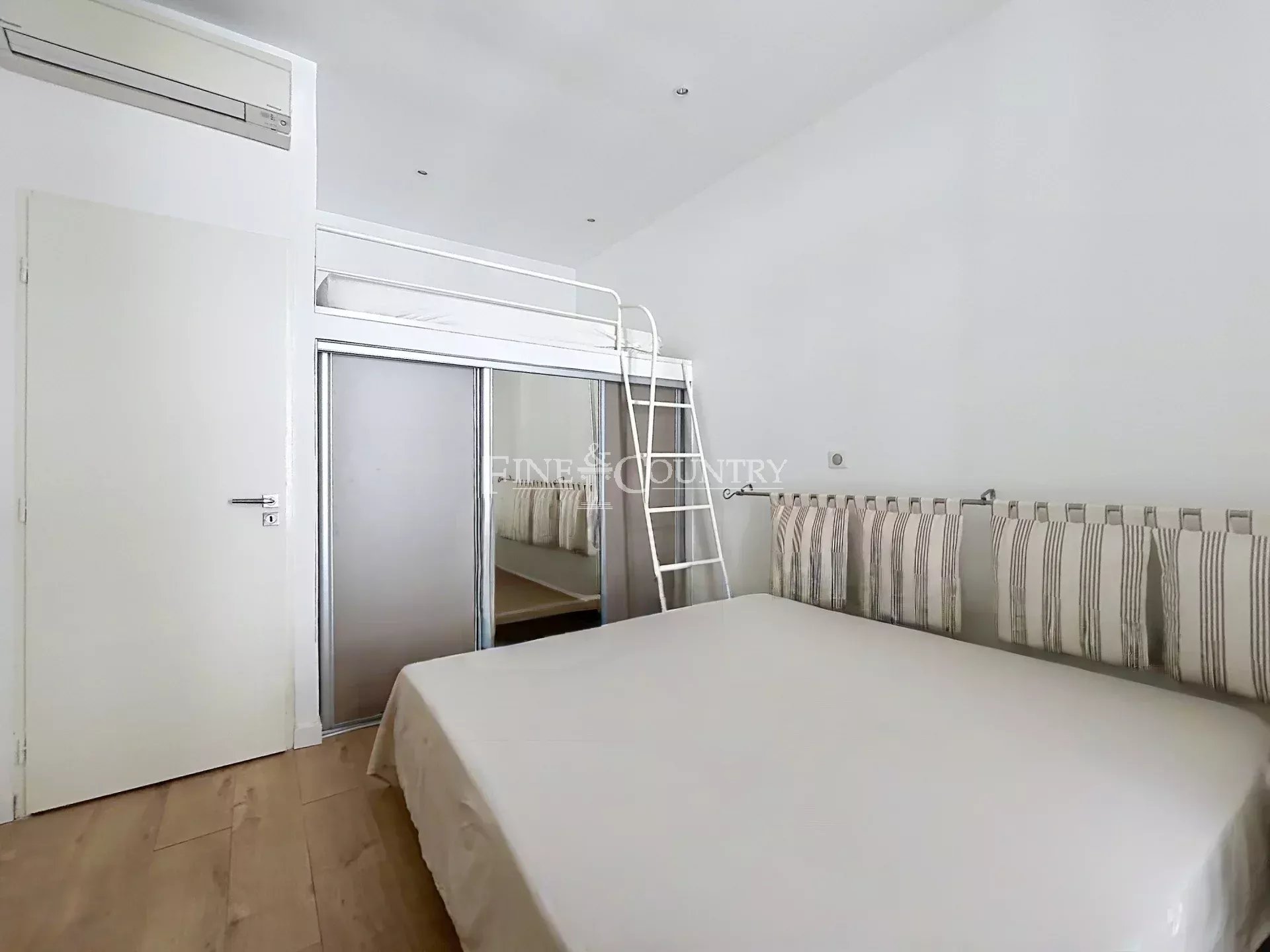 Photo of Appartment 3 bedrooms for sale in Cannes Banane