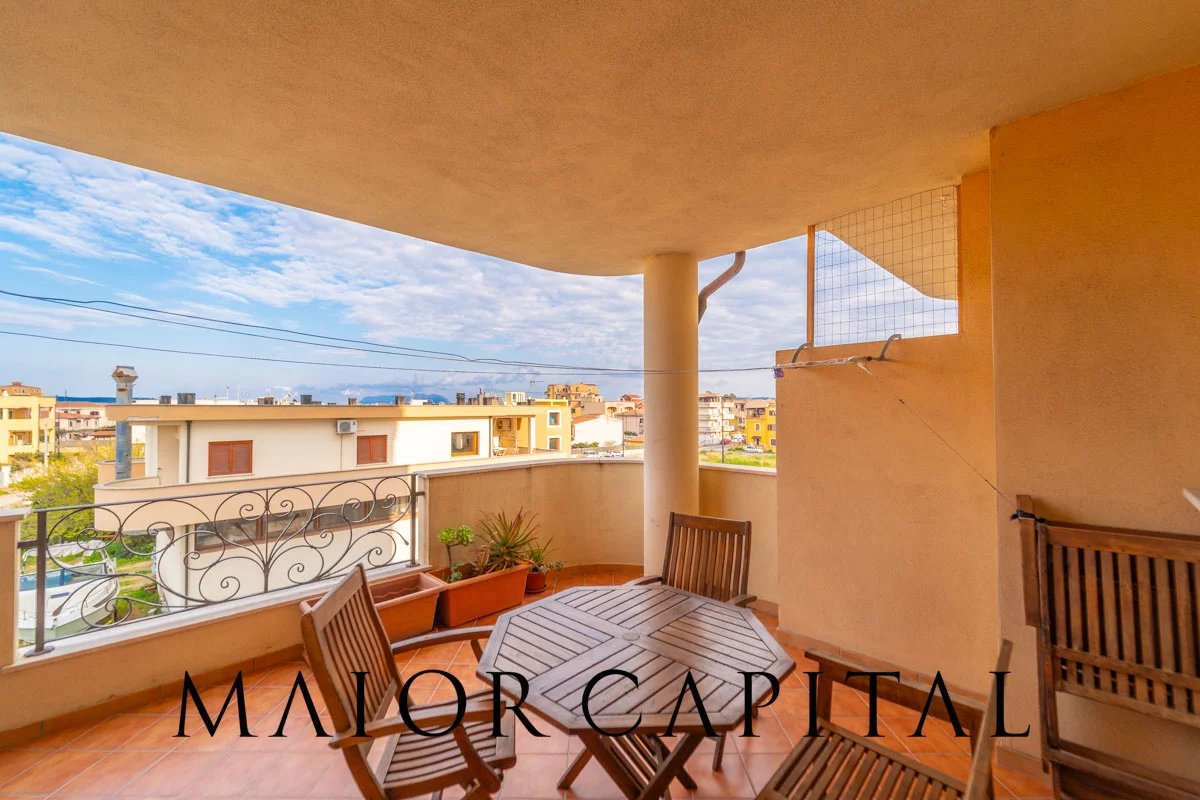 Olbia | Luminoso trilocale con veranda in centro città