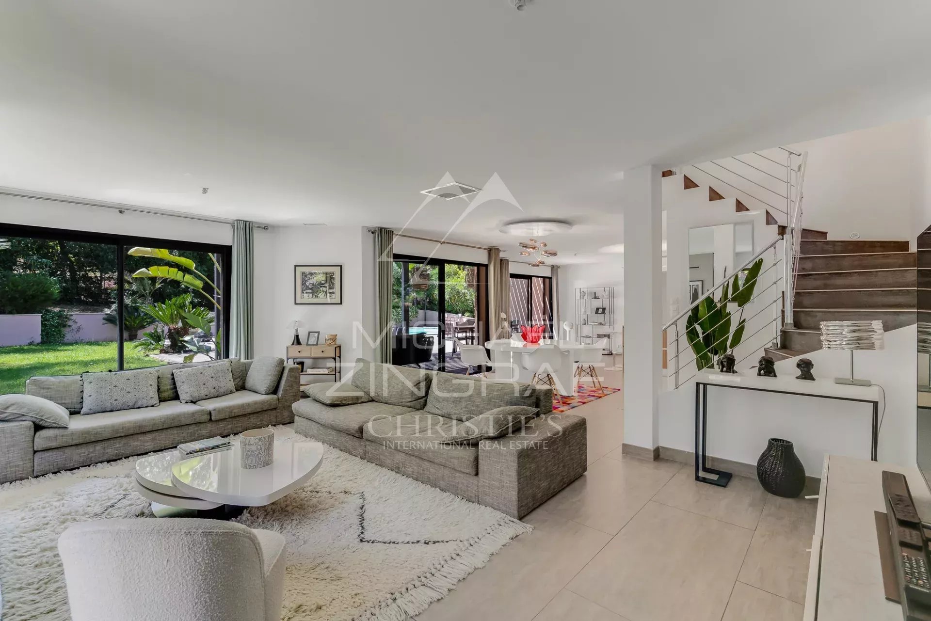 6 Bedroom Villa/Townhouse's Image 3
