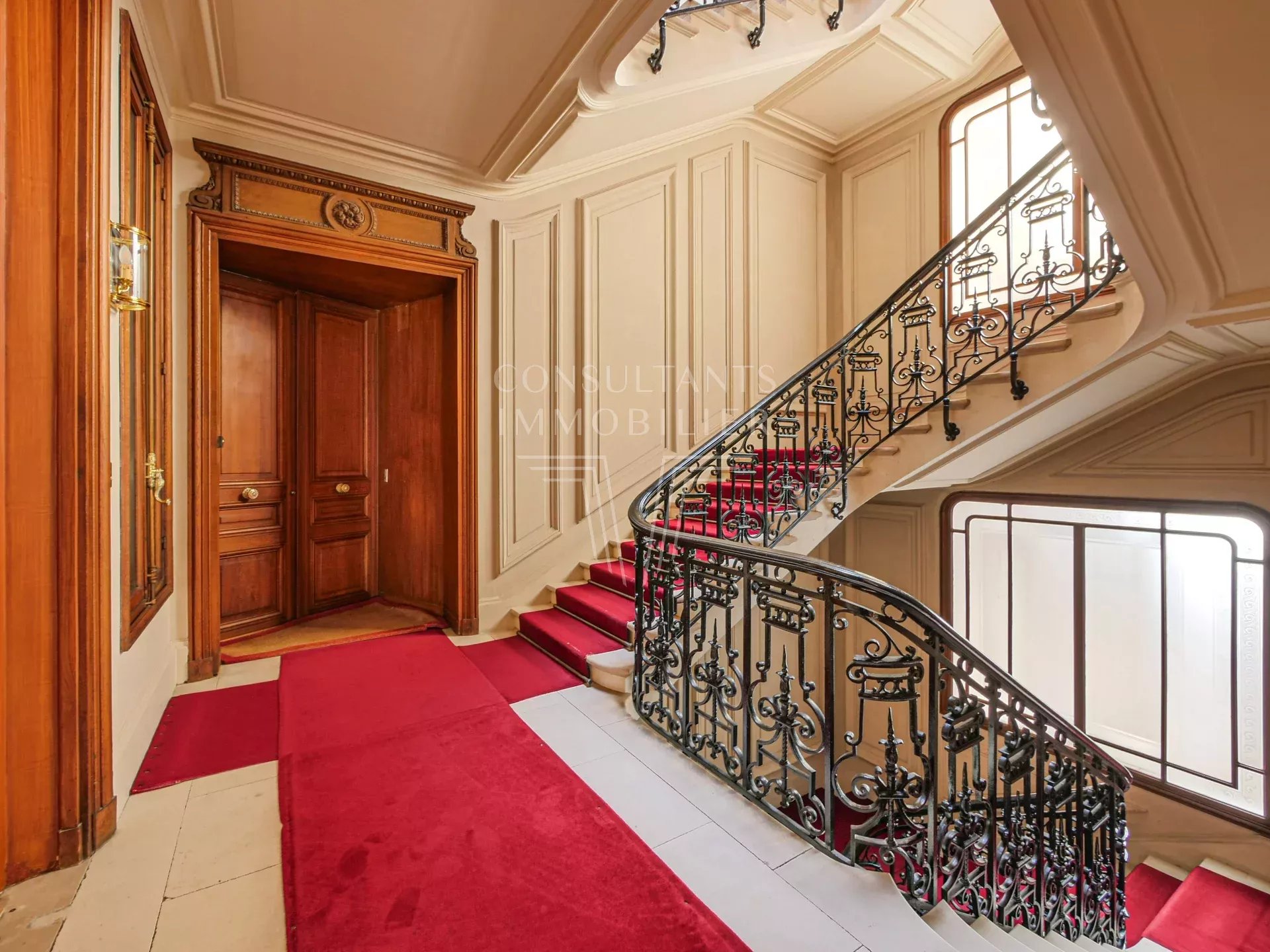 AVENUE GEORGES MANDEL. 286 m² AU 3ᵉ ÉTAGE