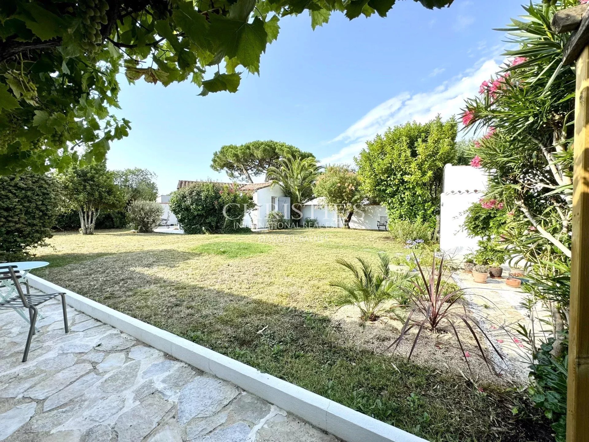 5 Bedroom Villa/Townhouse's Image 9