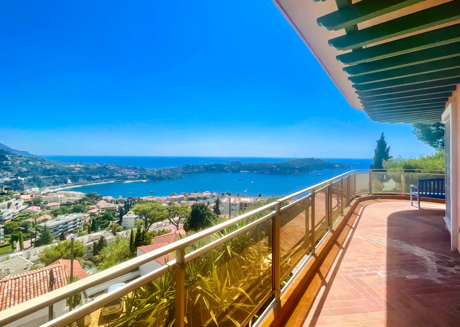 FOR SALE - VILLEFRANCHE-SUR-MER - PANORAMIC SEA VIEWS - GARDEN - SWIMMING POOL