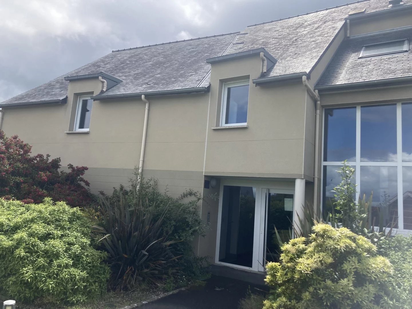 APARTEMNT T1 LEHON-PROXIMITE CENTRE COMMERCIAL