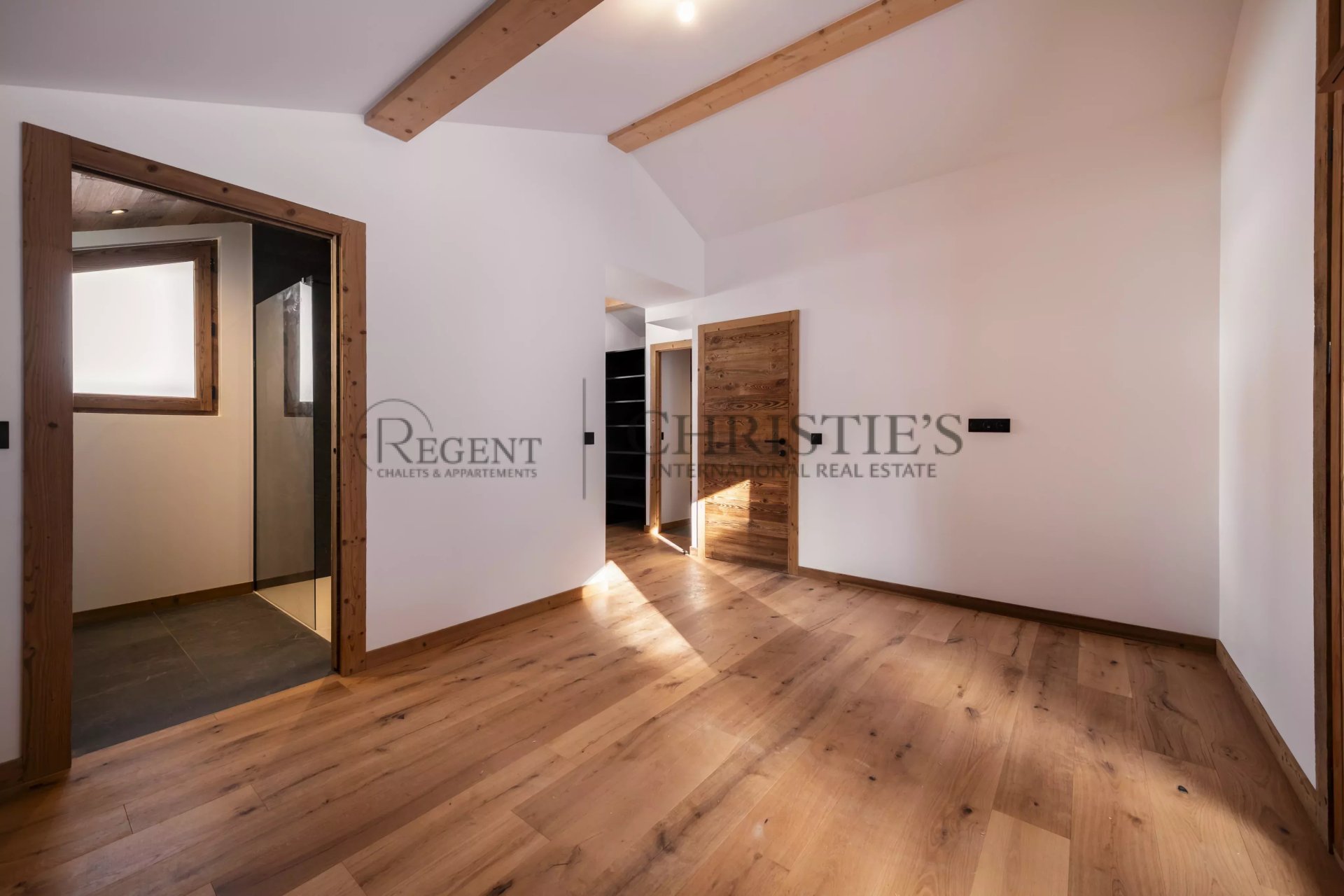 5 Bedroom Villa/Townhouse's Image 4