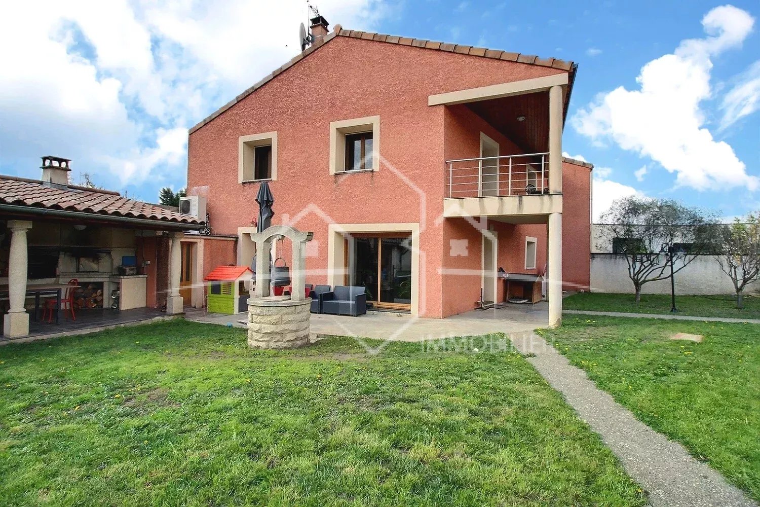 Maison 147m² hab avec 4 chambres et une piscine