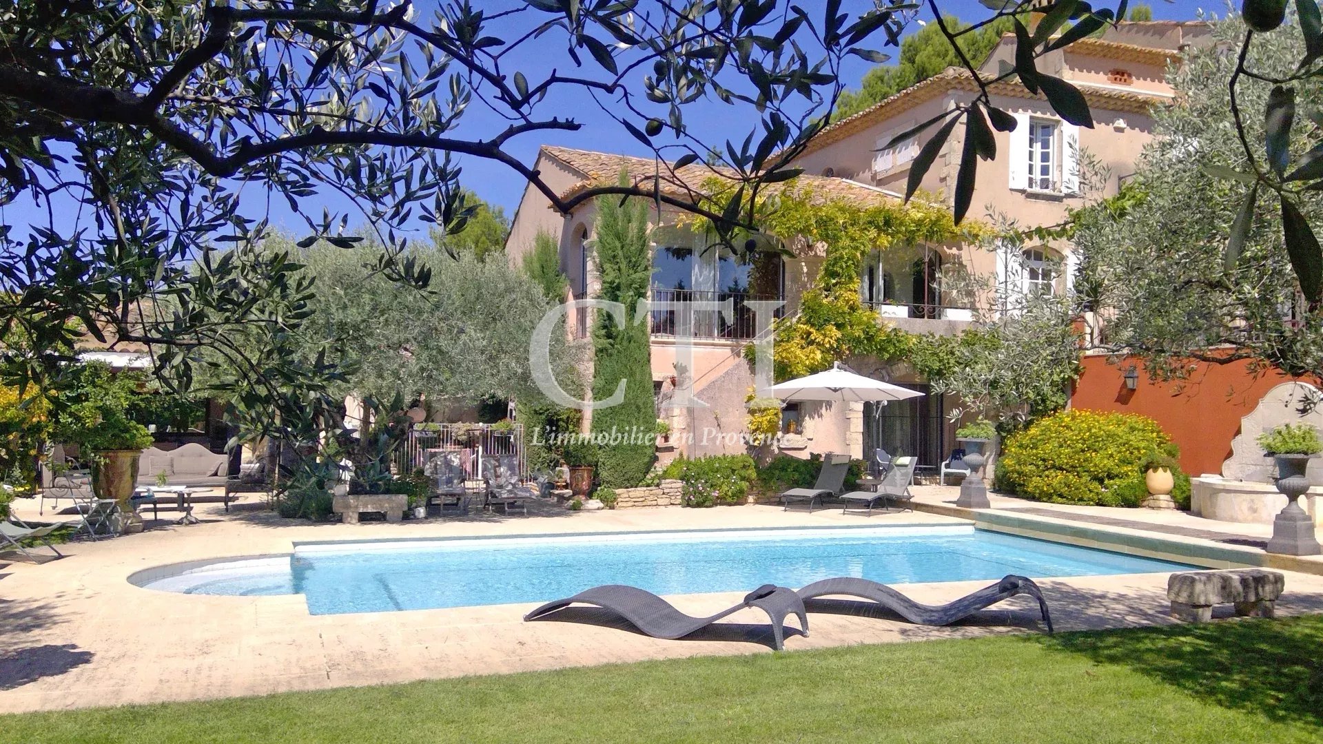 Agence immobilière de 