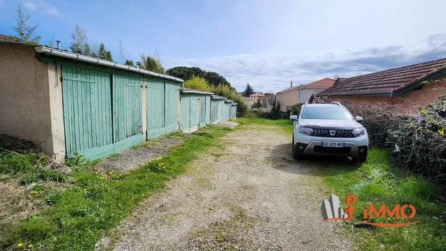 LOT DE 10 GARAGES FERMES