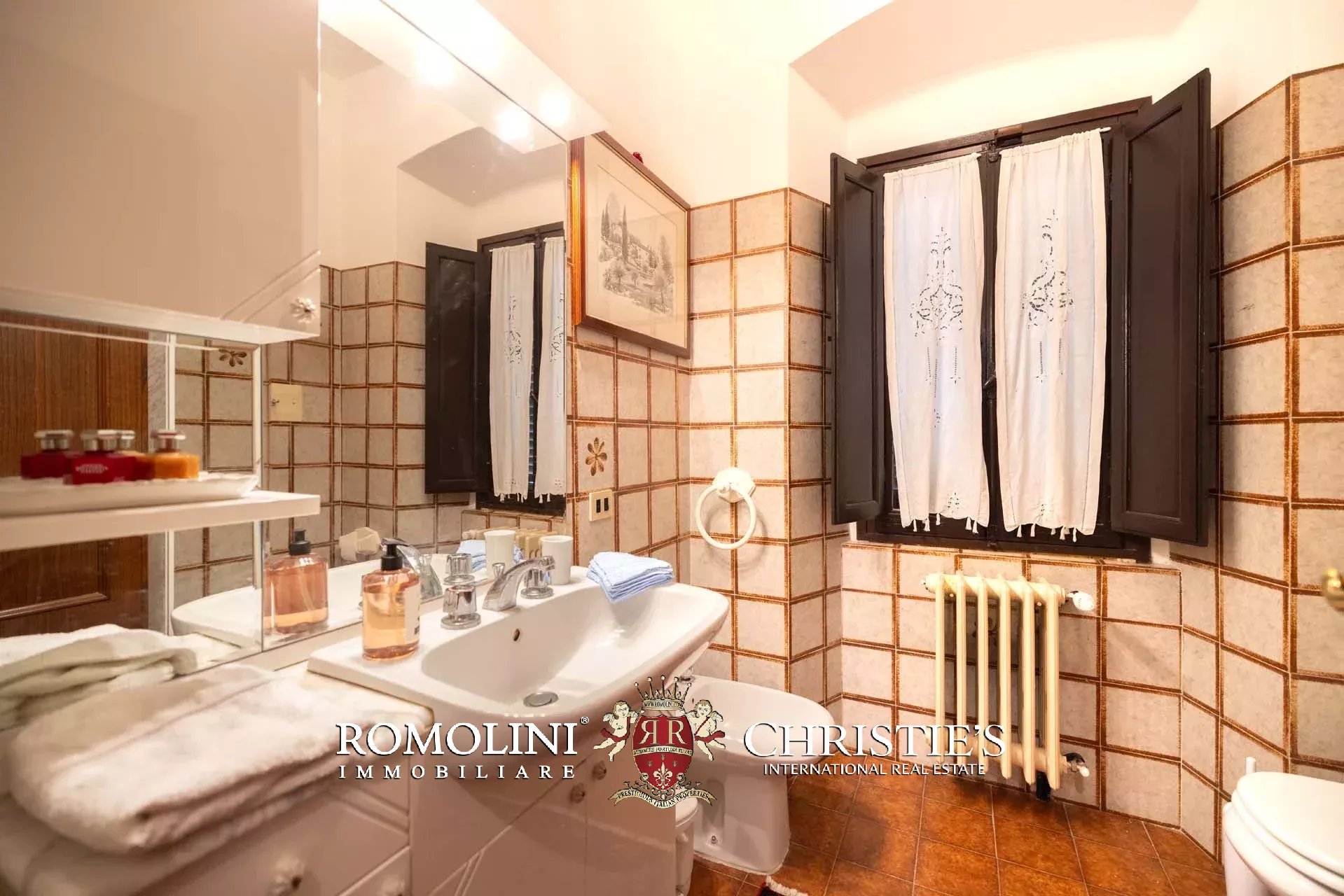 7 Bedroom Villa/Townhouse's Image 23