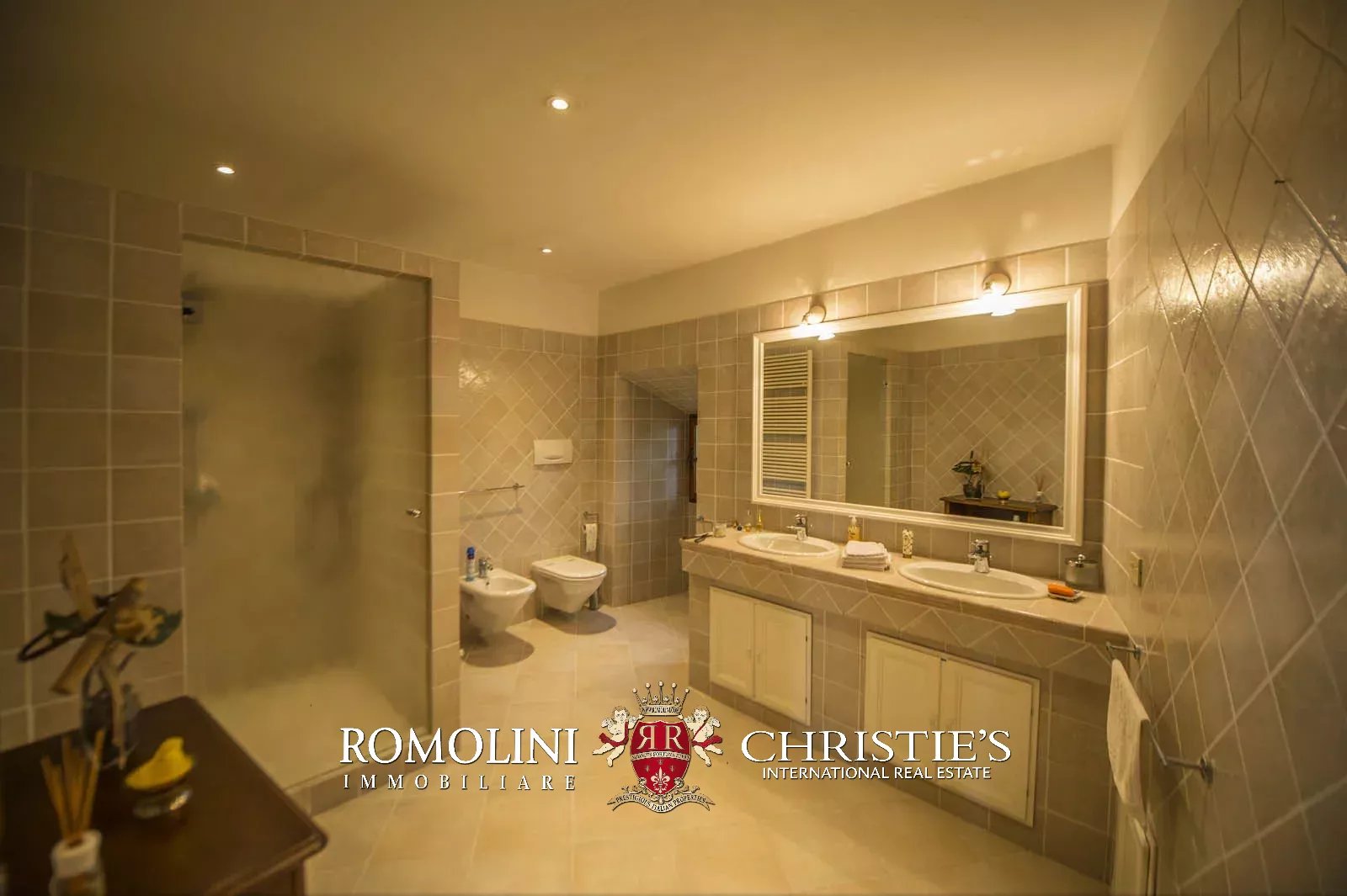 20 Bedroom Vineyard's Image 47