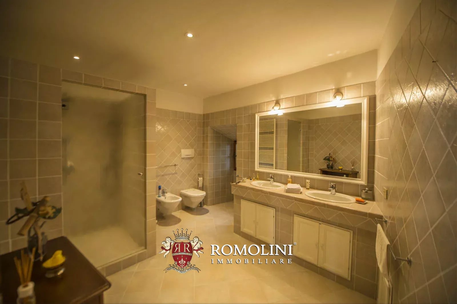20 Bedroom Vineyard's Image 47