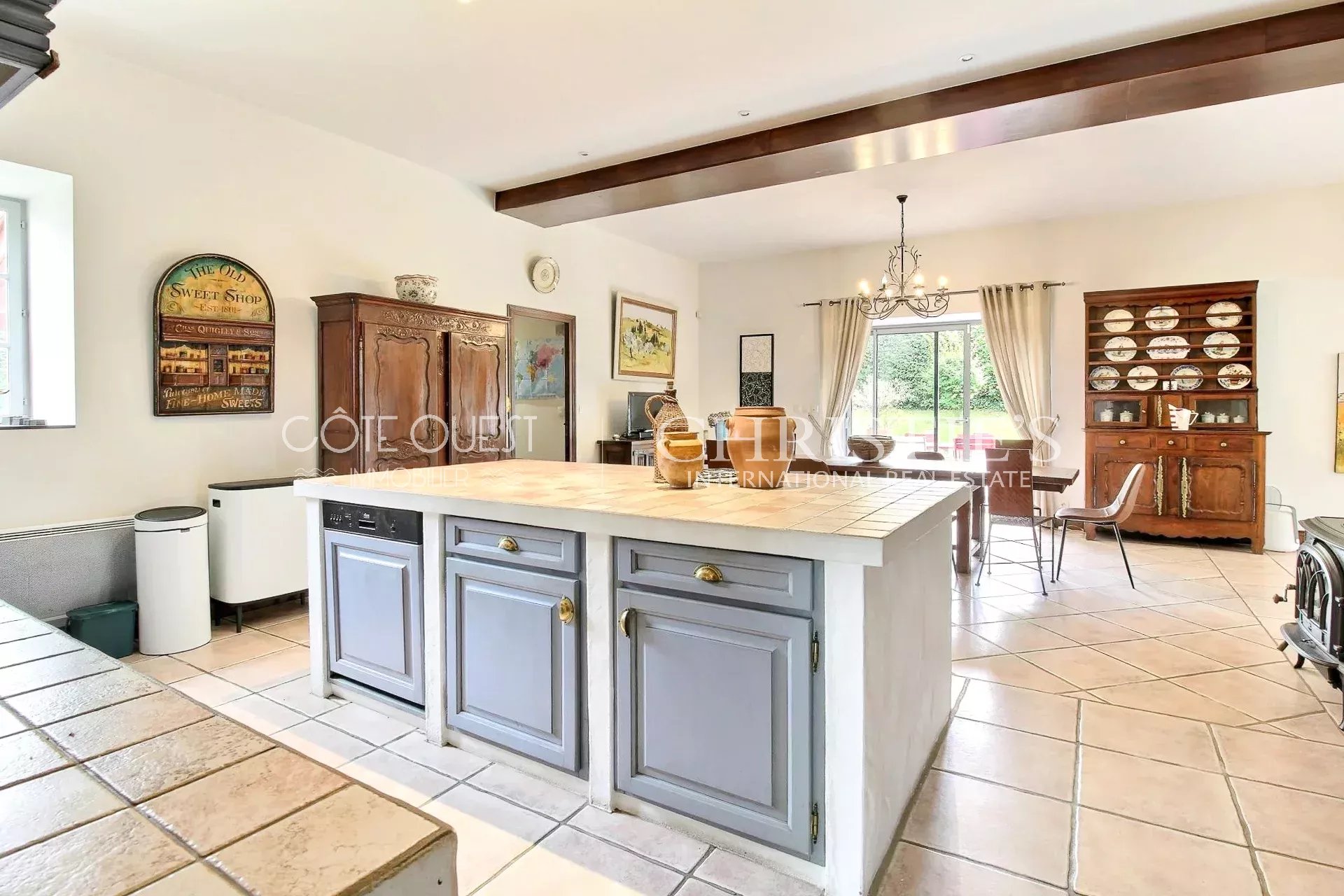 5 Bedroom Villa/Townhouse's Image 3