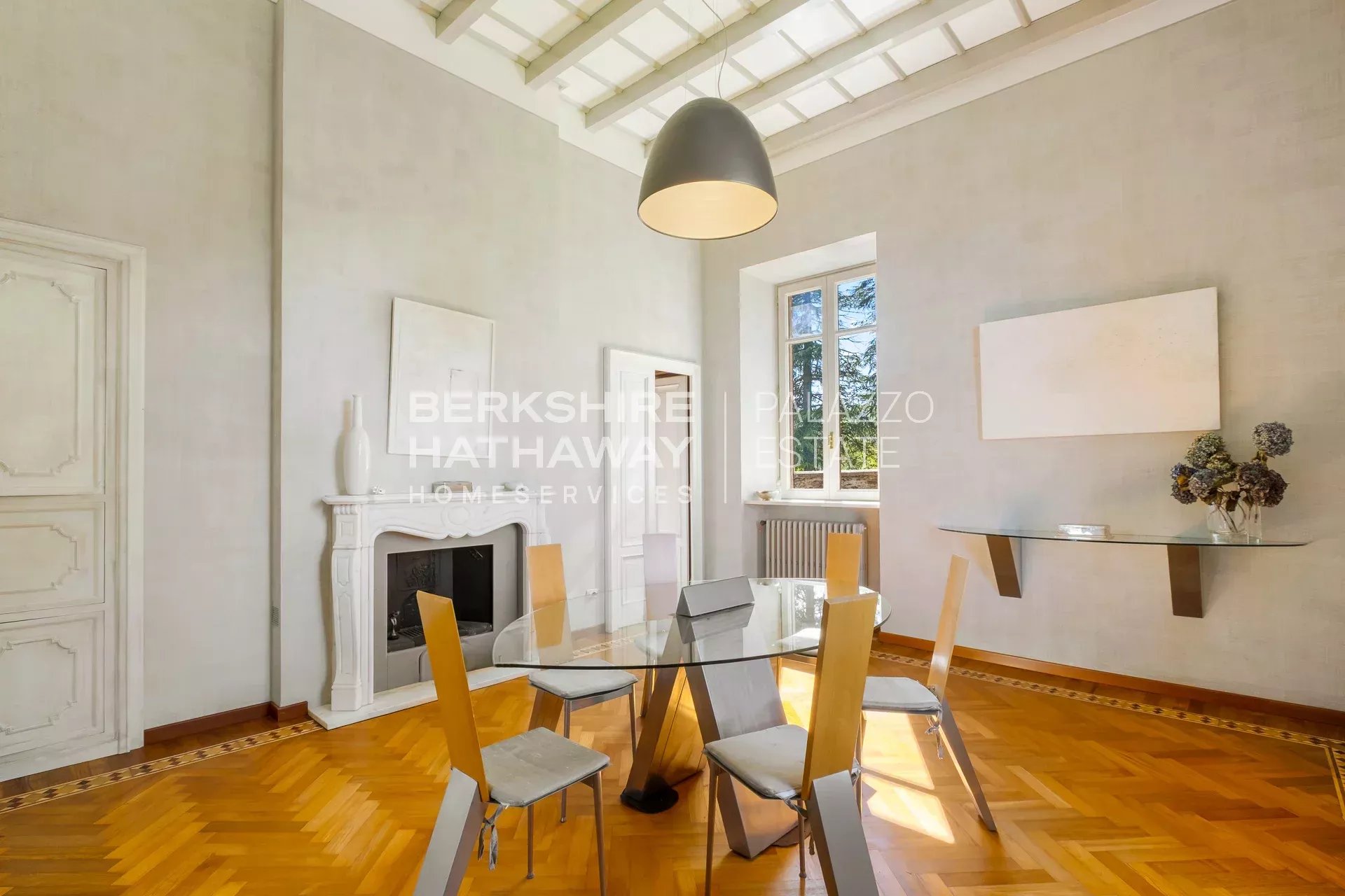 Historic Panoramic Villa with Botanical Park and Lake View