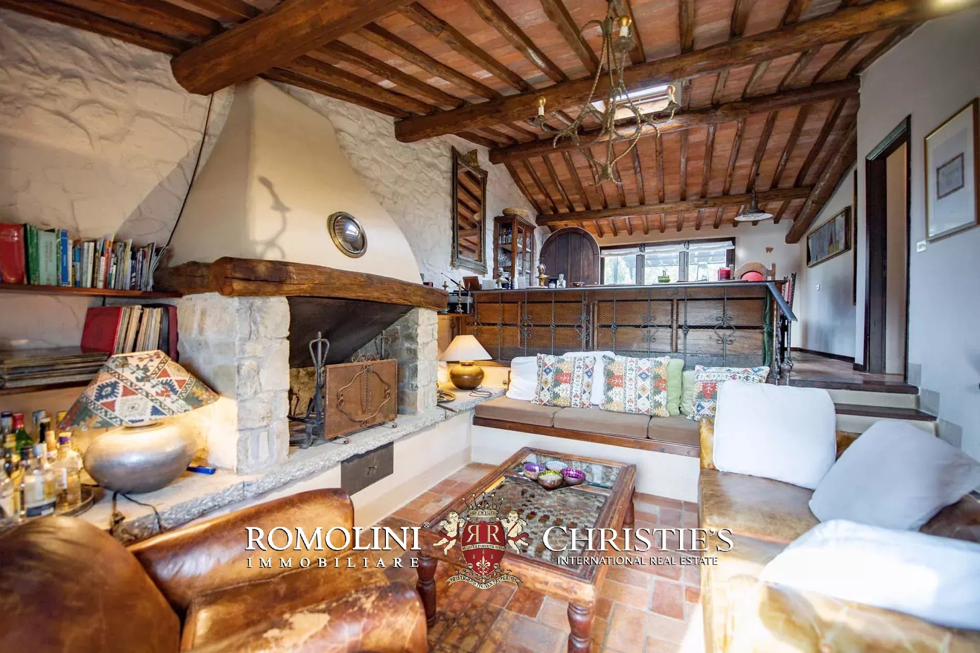 6 Bedroom Villa/Townhouse's Image 24