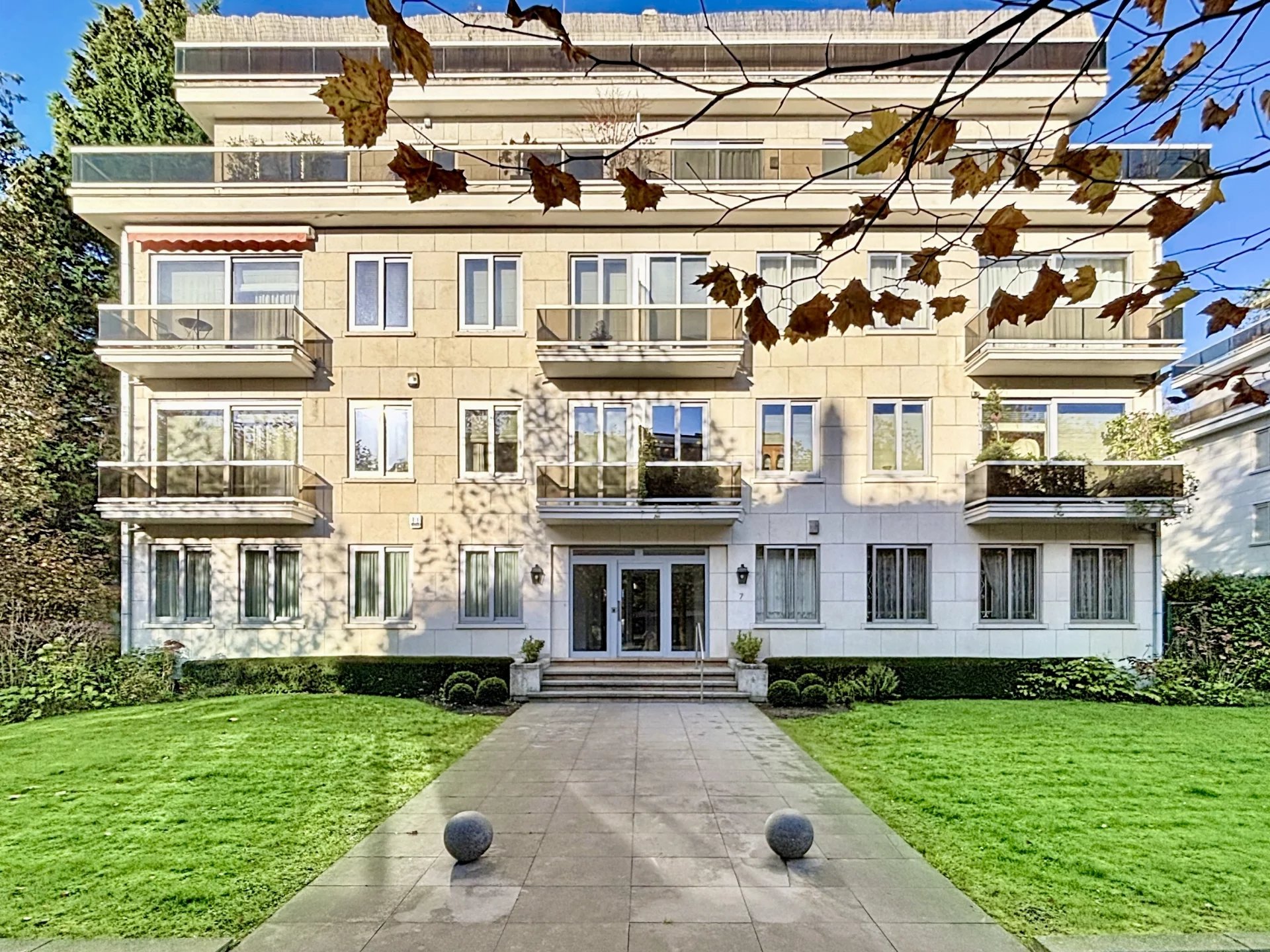 SOUS OFFRE - Bois de la Cambre - Appartement 3 chambres, terrasses, 2 garages