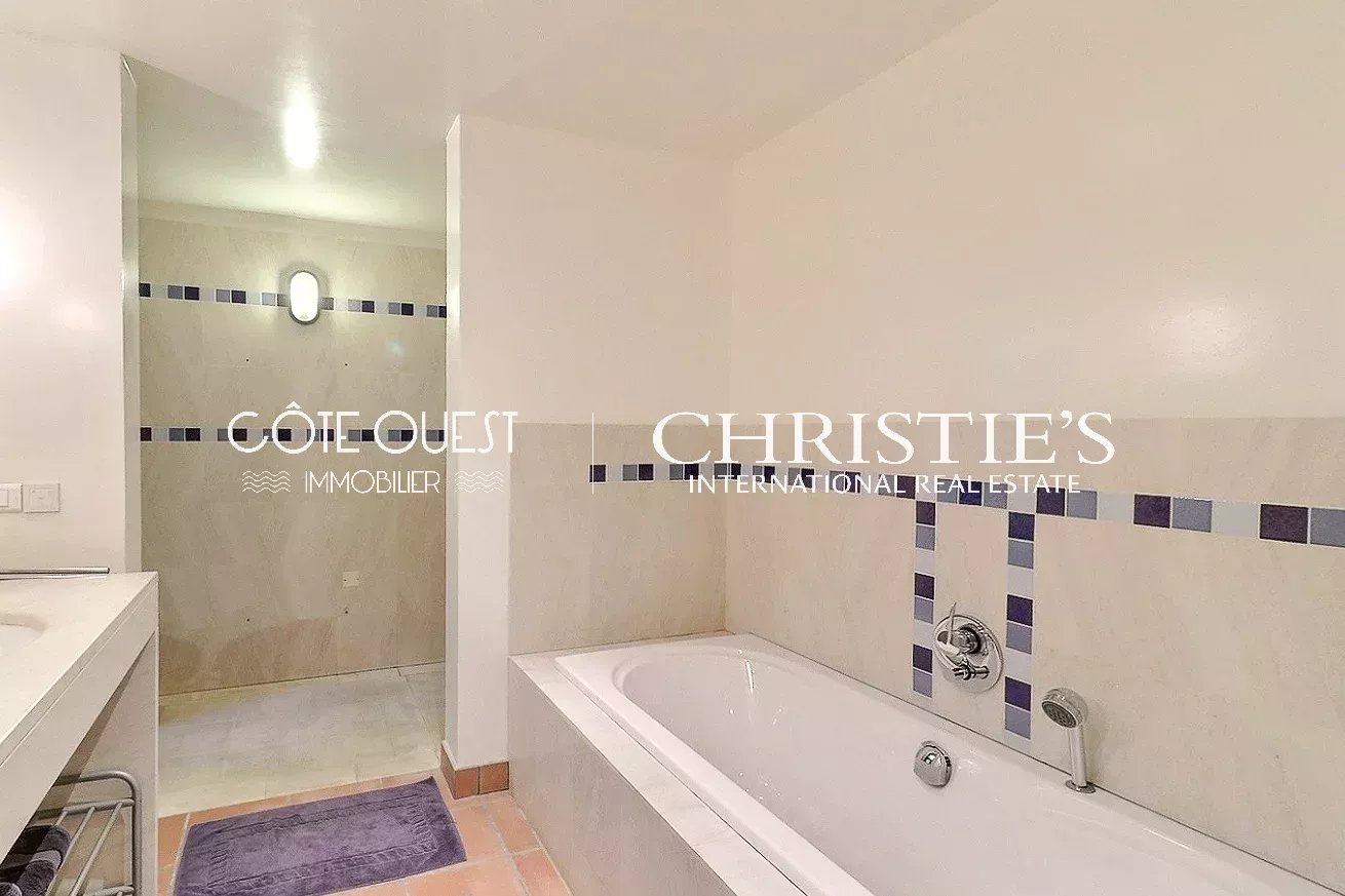 5 Bedroom Villa/Townhouse's Image 7