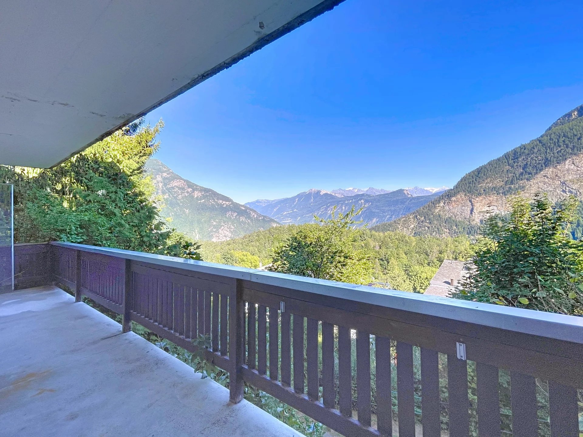 Maison dans un écrin de verdure